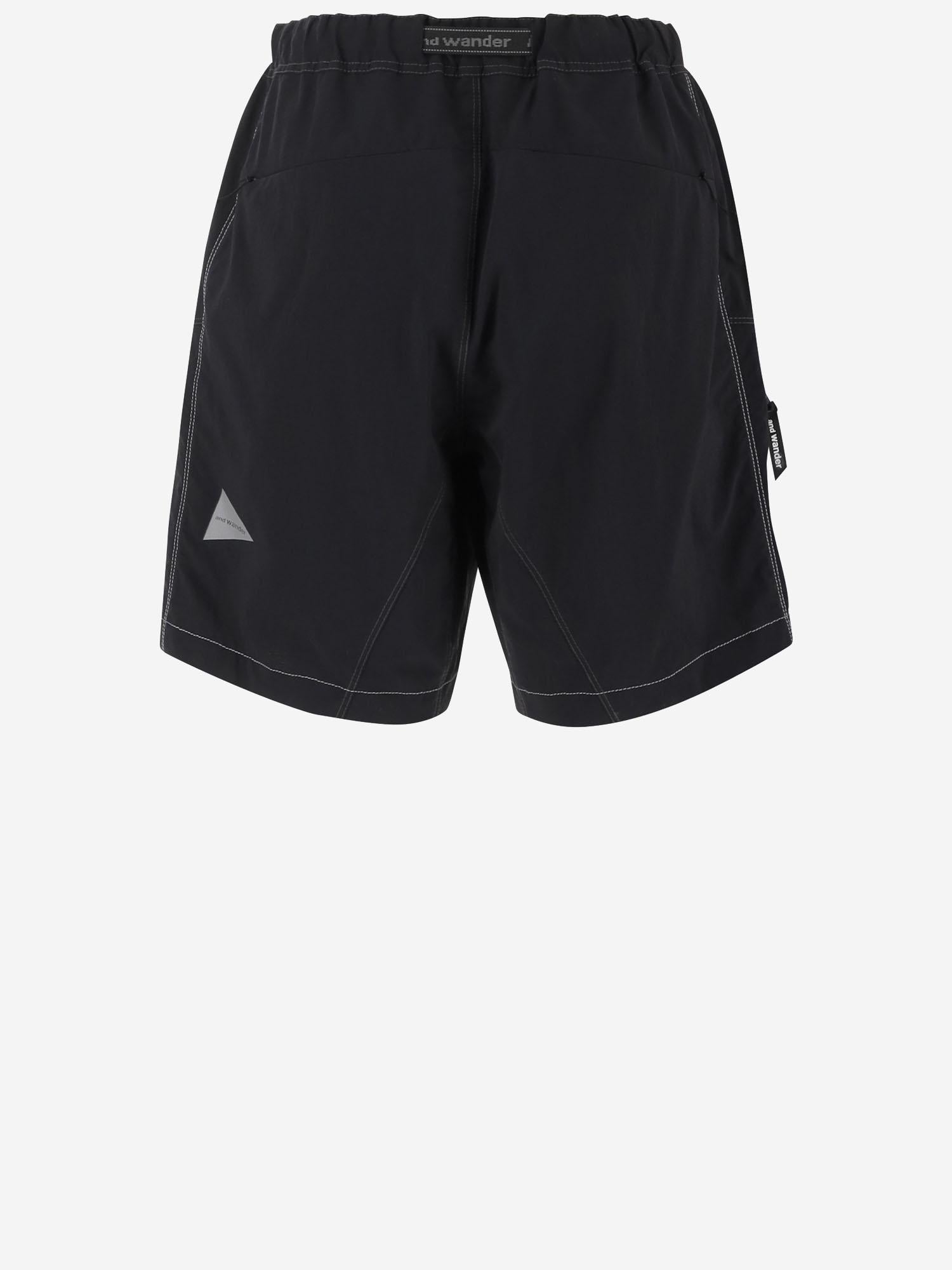 PANTALONI CORTI IN NYLON 5746152038 010 AND WANDER 