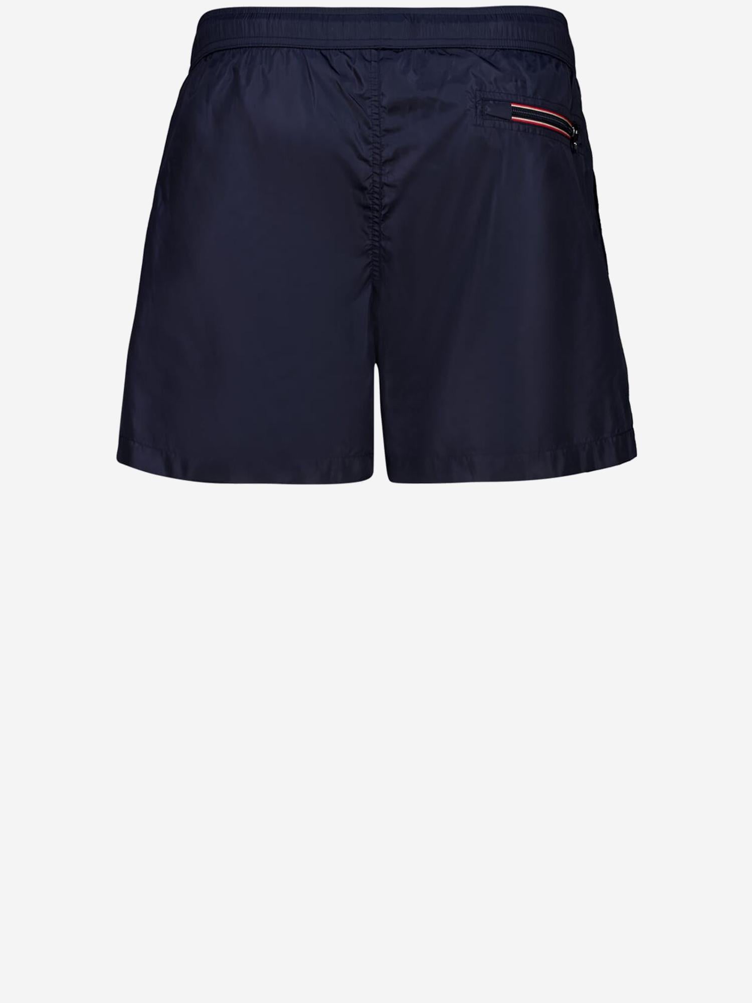 SHORTS DA BAGNO CON PATCH LOGATO 2C00004 53326743 MONCLER 