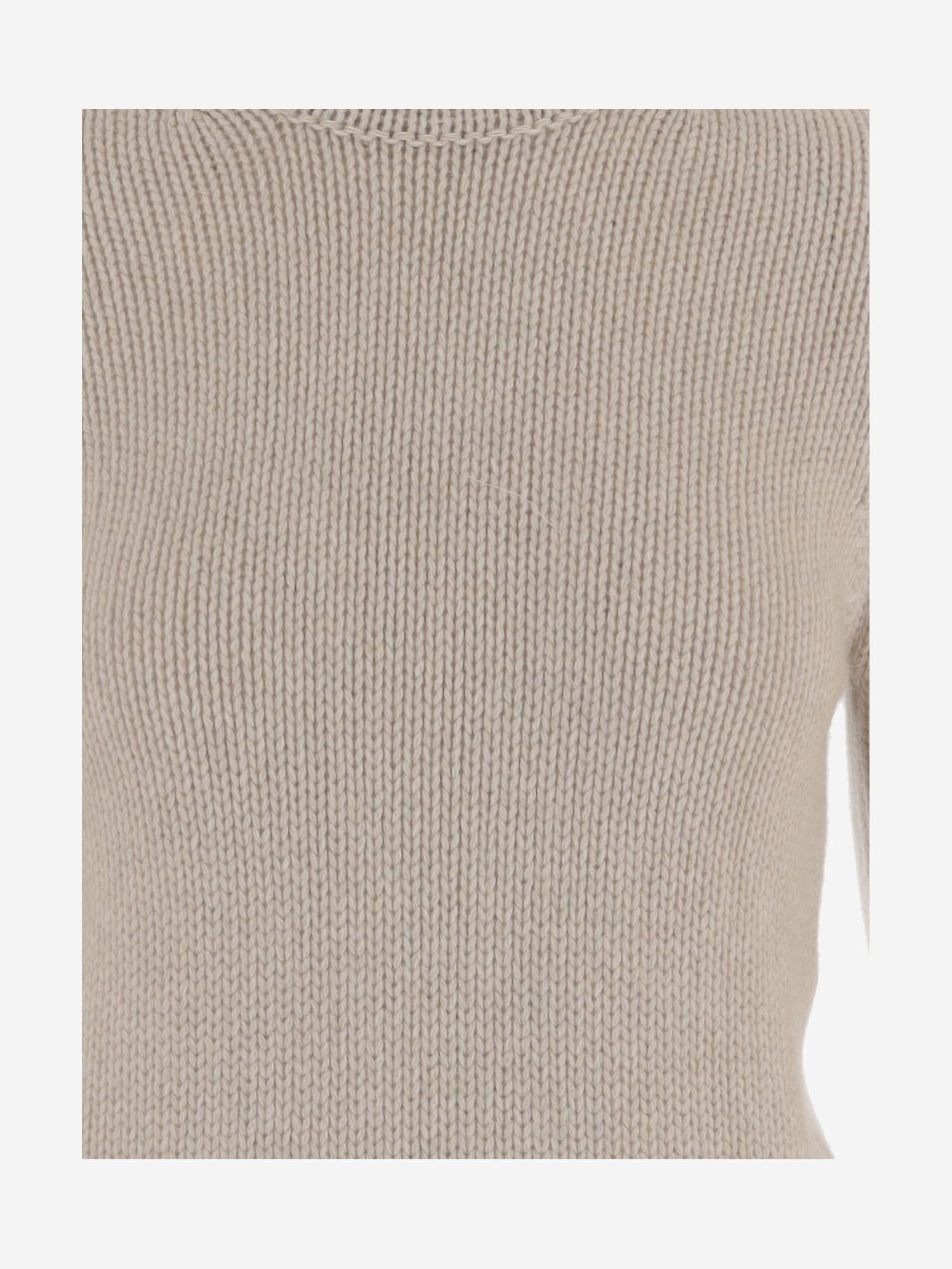 MAGLIONE IN CASHMERE CON COLLO ALTO E ORLO A ONDE 314925 BEIGE MAGDA BUTRYM 