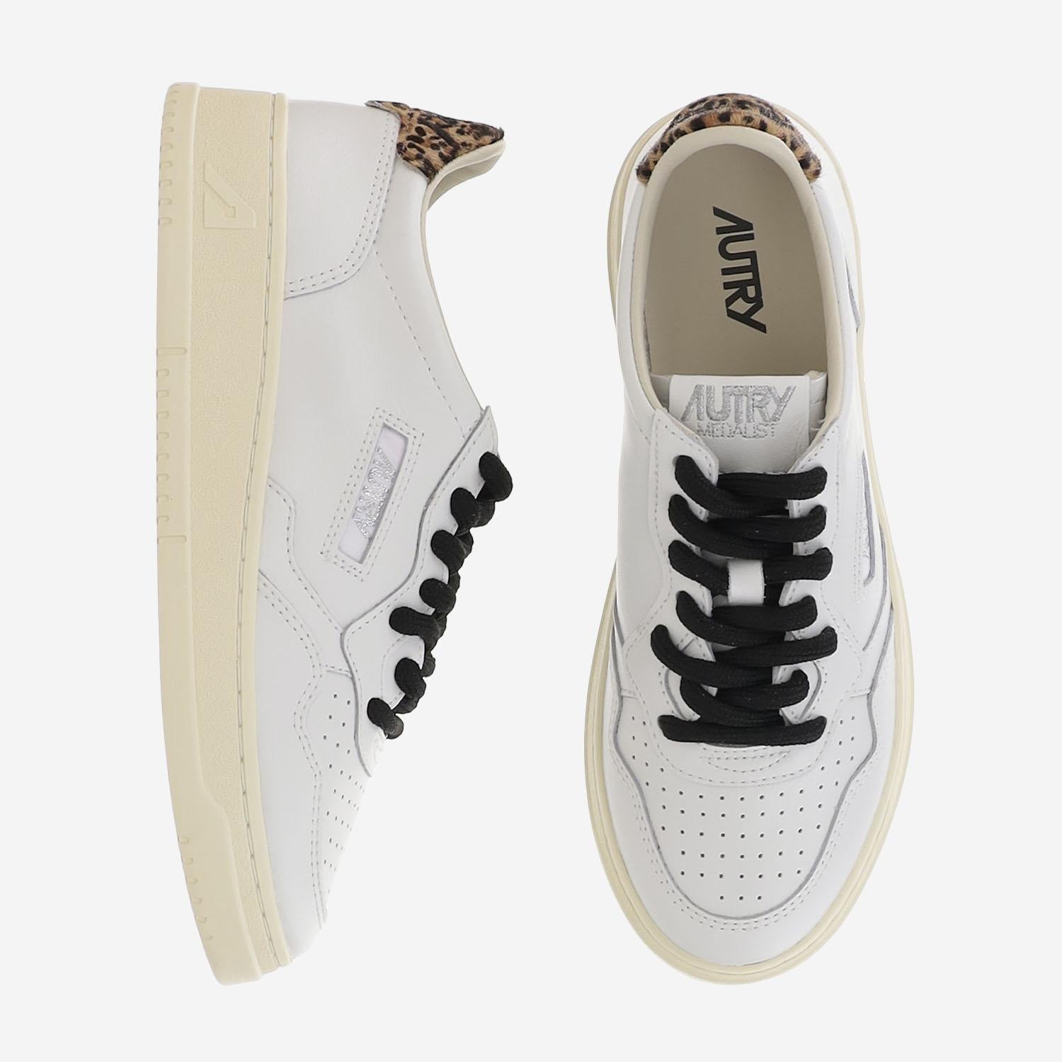 SNEAKERS MEDALIST LOW AULWOC01 LEAPOLACEWHTLEOP AUTRY 