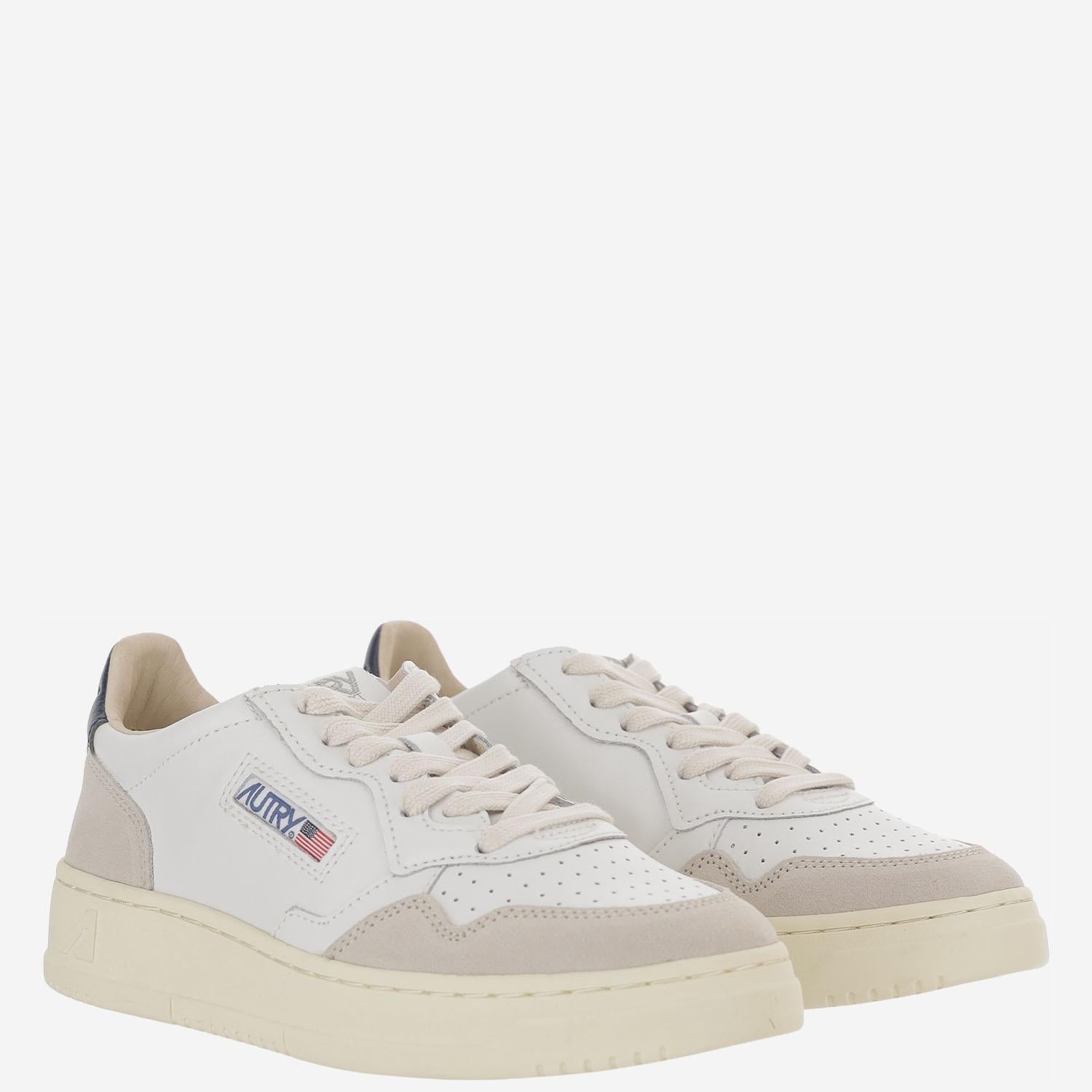 SNEAKERS MEDALIST LOW IN PELLE AULWLS28 LEATSUEDEWHTBLUE AUTRY 