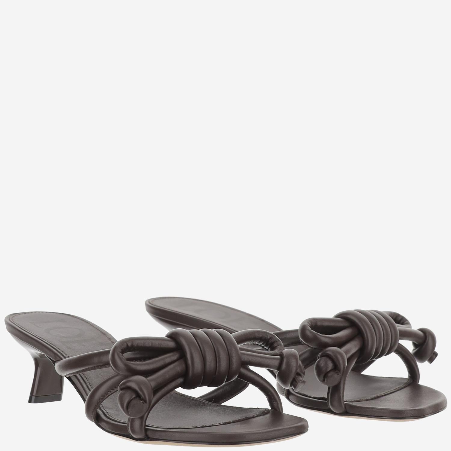 Sandali con nodo Flamenco in pelle LLSP465X10 0018 LOEWE 