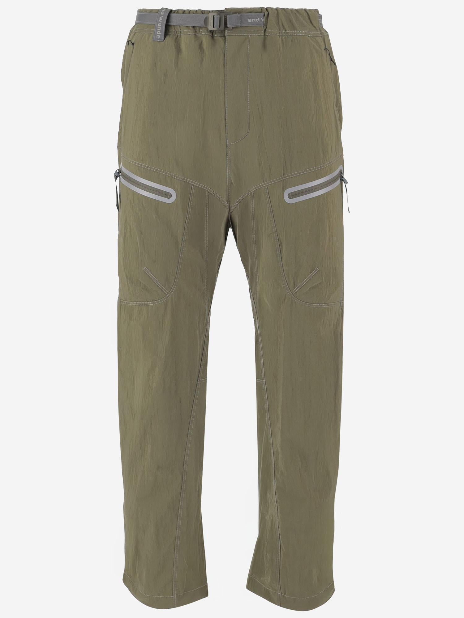 PANTALONI IN NYLON CON LOGO 5746152037 180 AND WANDER 