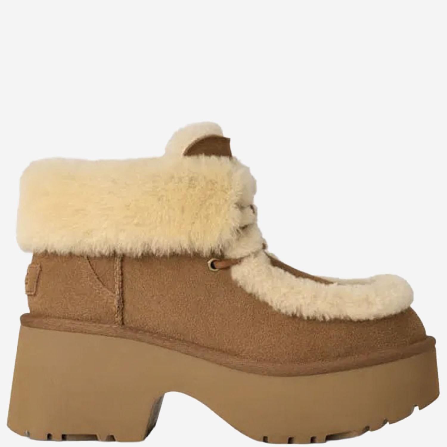 Stivali Classic Esmee Lace Up in pelle scamosciata 1171532 CHE UGG 