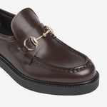 Mocassini in pelle con morsetto<BR/><BR/> 840725 0GQ002270 GUCCI 