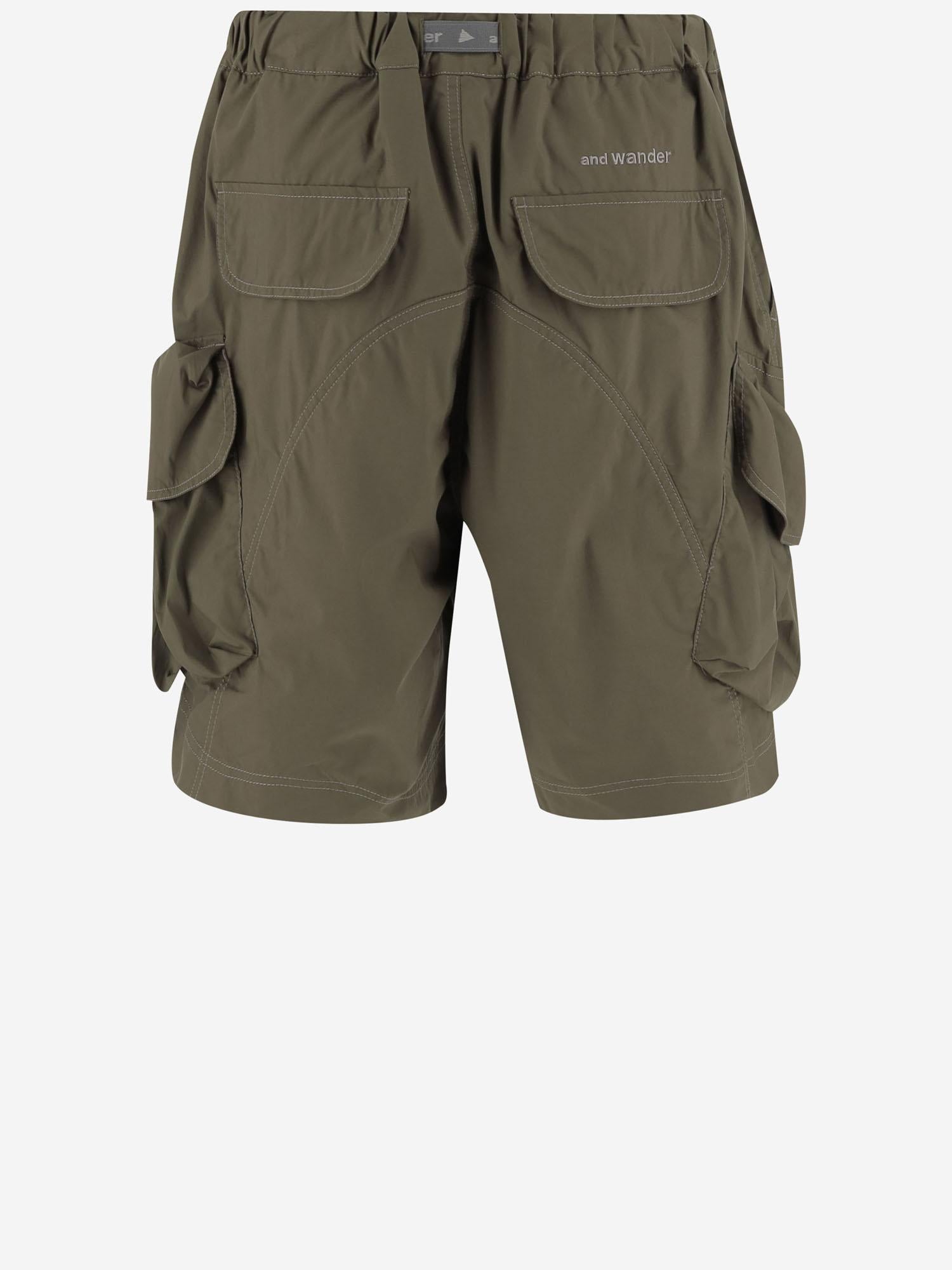 PANTALONI CORTI CARGO CON TASCHE LATERALI 5745182070 180 AND WANDER 