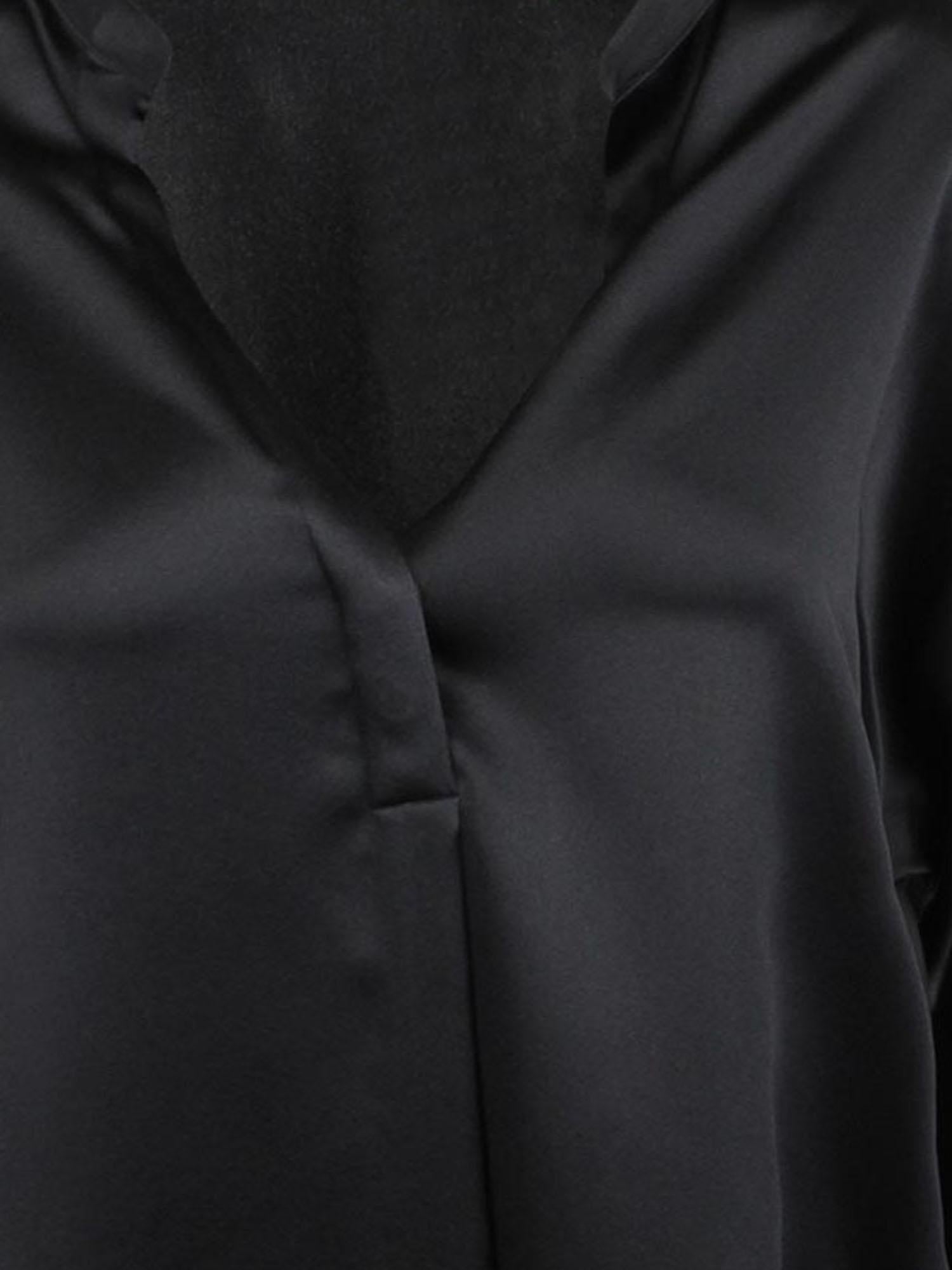 CAMICIA IN SETA CON SCOLLO A V VR84511926 001BLK VINCE 