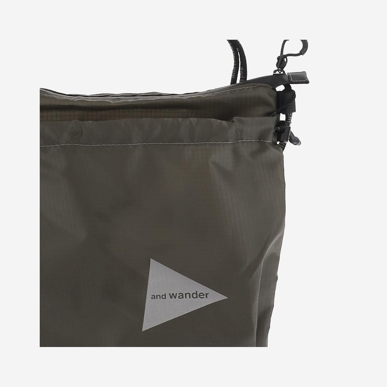 BORSA A TRACOLLA IN NYLON CON LOGO 5746985151 180 AND WANDER 