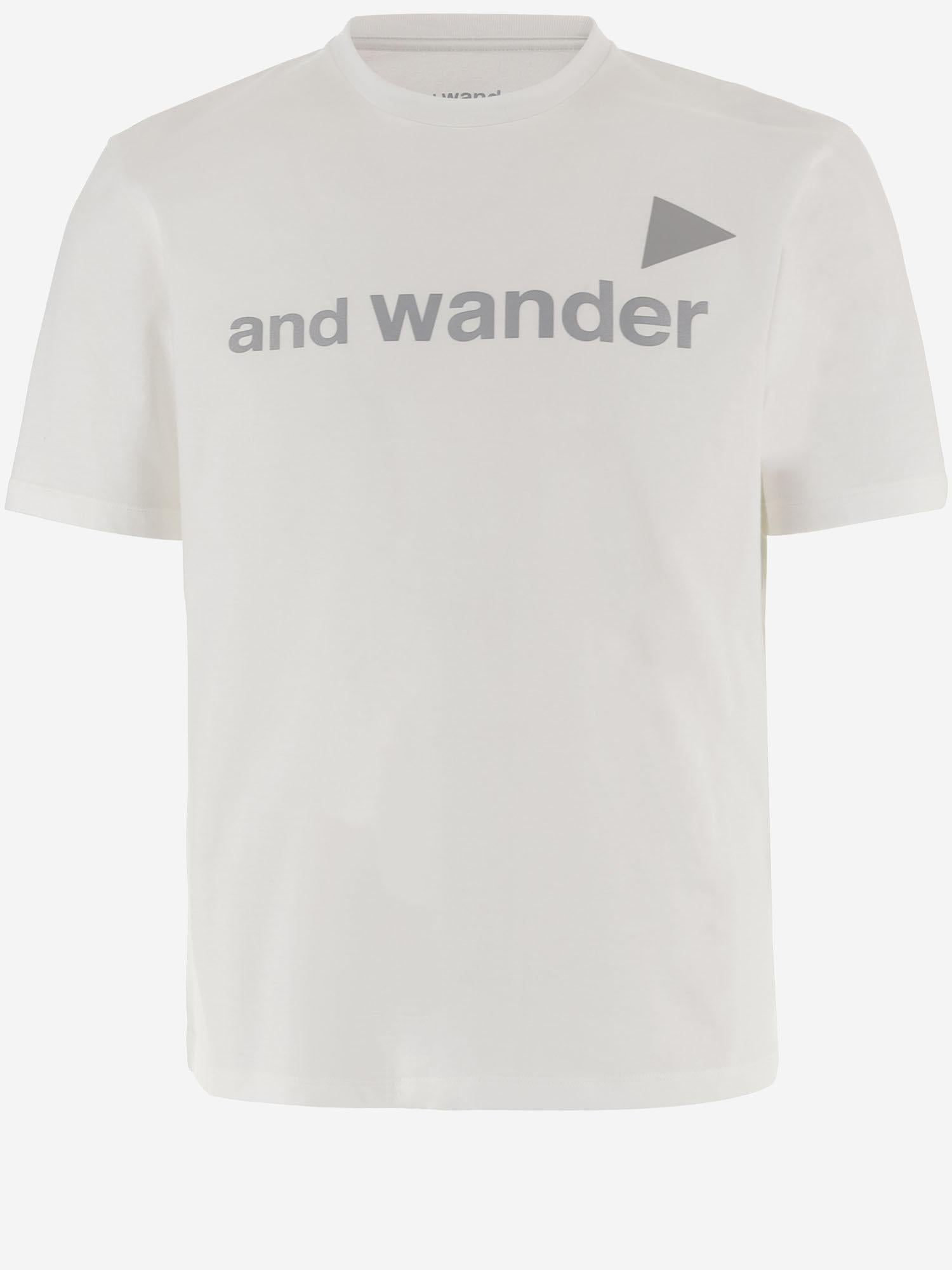 T-shirt in cotone con logo lettering 5746184074 030 AND WANDER 