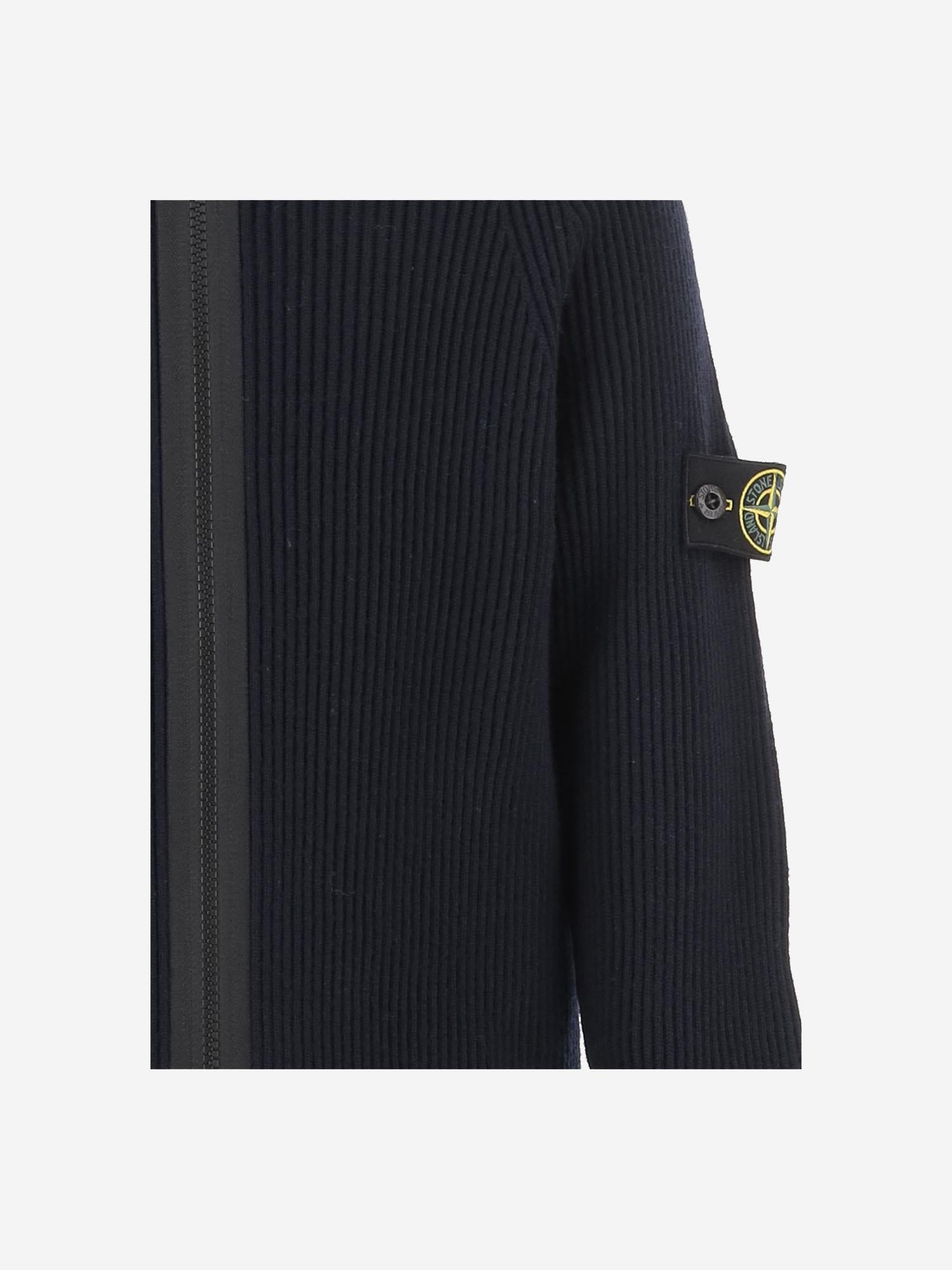 MAGLIONE CON ZIP IN LANA VERGINE 5100012 S0C02V0020 STONE ISLAND KIDS 