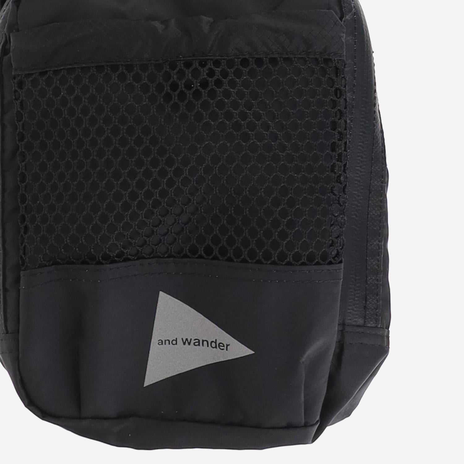 BORSA CROSS BODY IN NYLON CON LOGO 5745975207 010 AND WANDER 