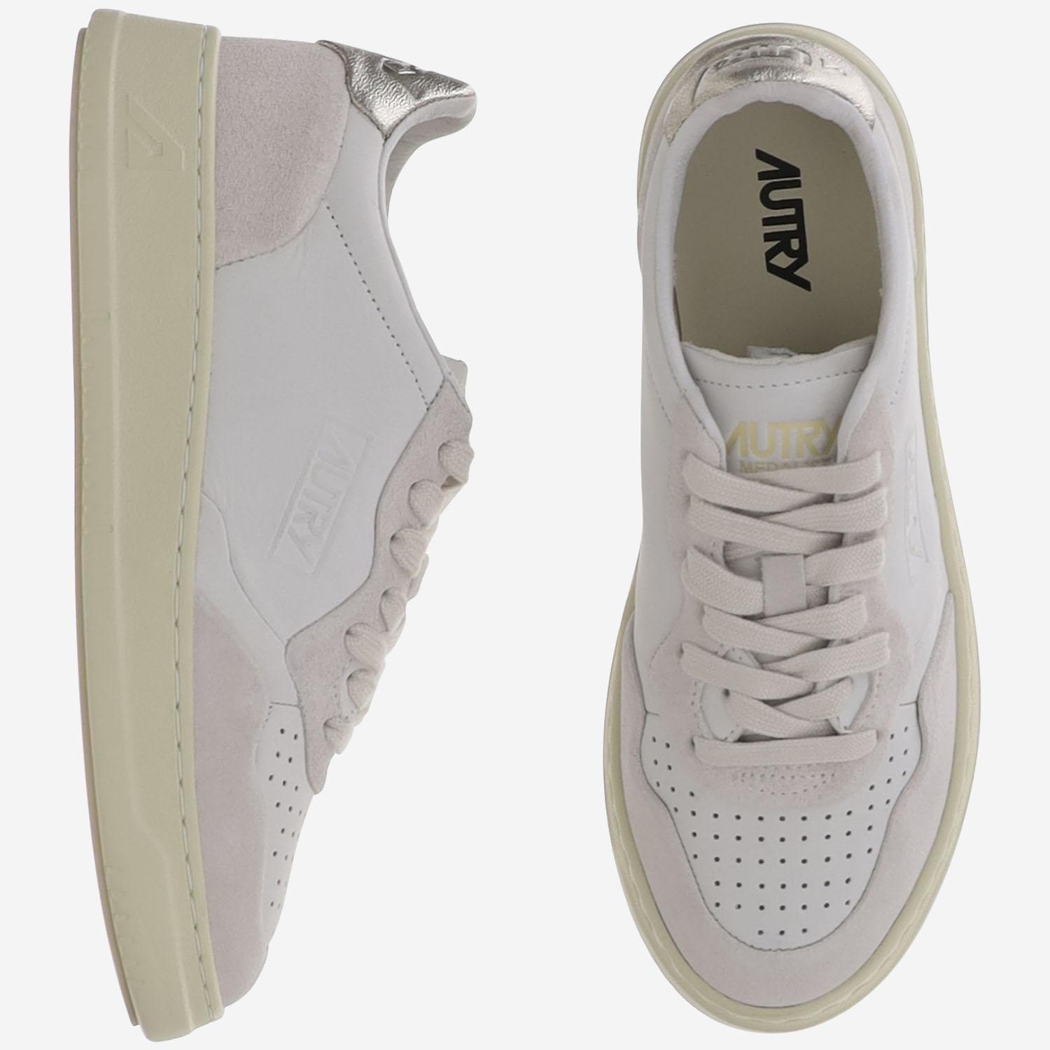 SNEAKERS MEDALIST LOW IN PELLE<BR/> AULWNU01 WHTWHT AUTRY 