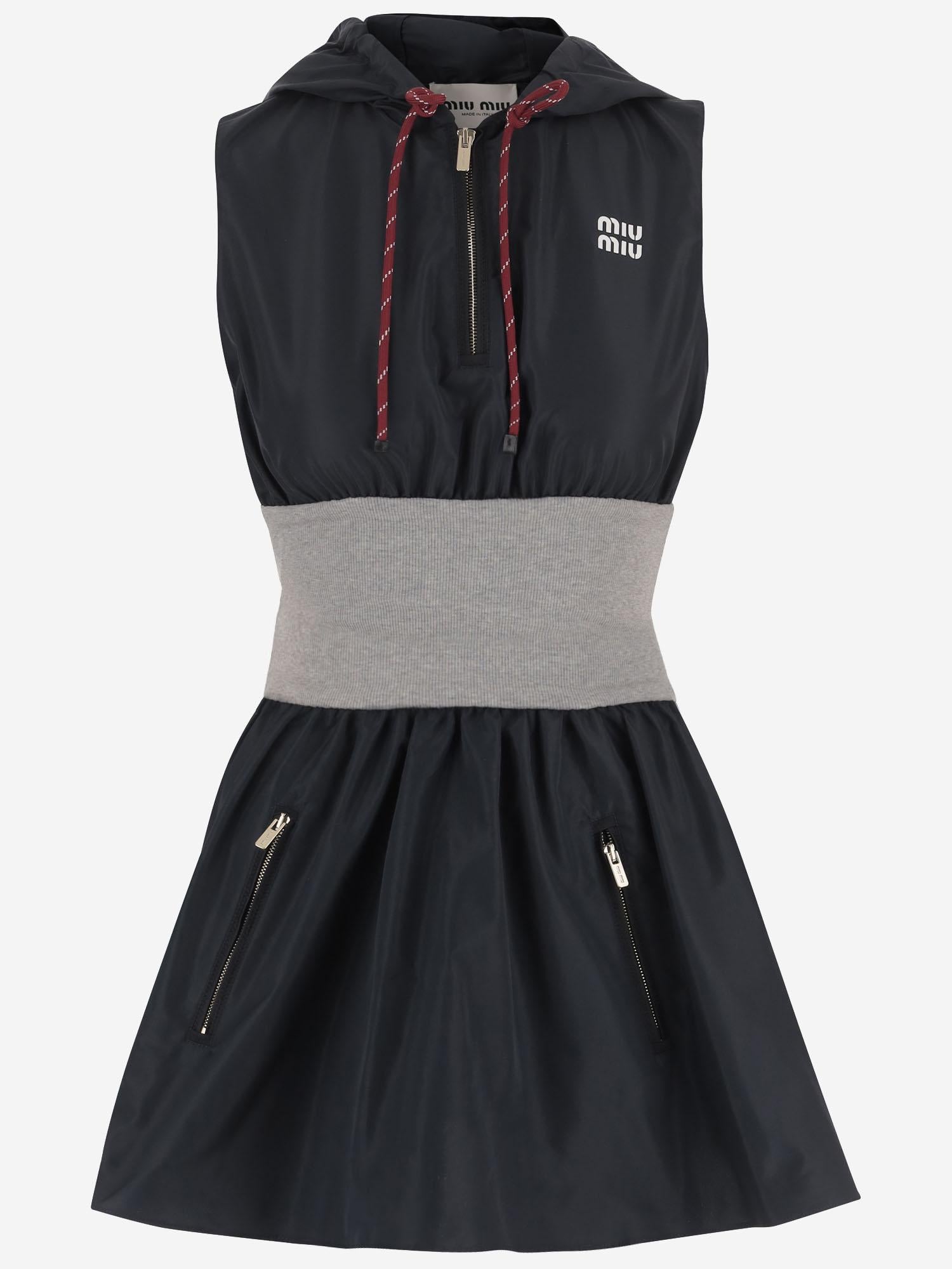 ABITO SENZA MANICHE CON CAPPUCCIO E ZIP MF6223 19ECF005R MIU MIU 