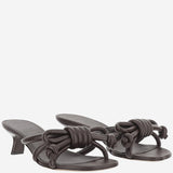 Sandali con nodo Flamenco in pelle LLSP465X10 0018 LOEWE 