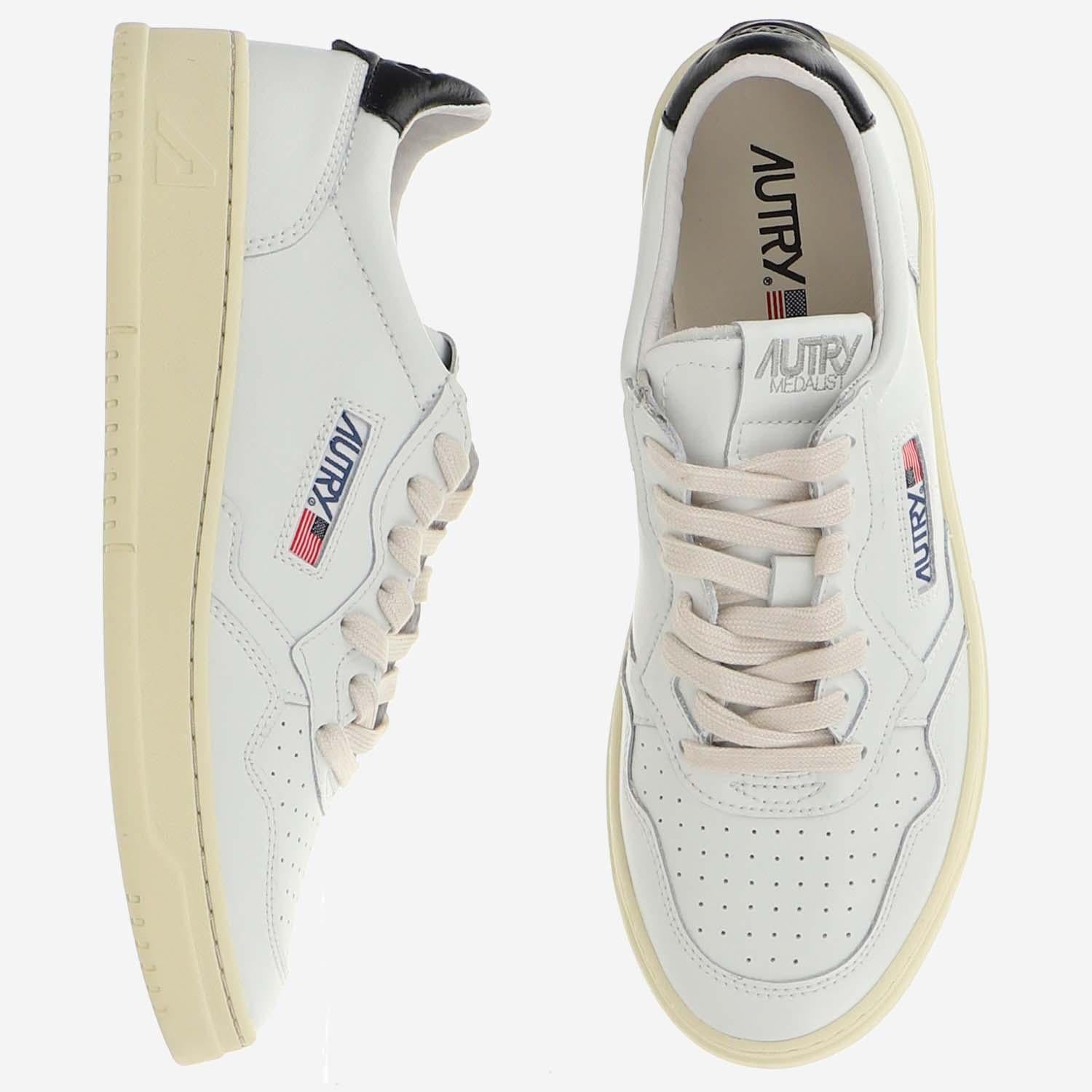 SNEAKERS MEDALIST LOW AULMLL22 LEATLEATWHTBLACK AUTRY 