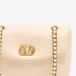 BORSA MEDIA CON CATENA VALENTINO GARAVANI DJUNA IN NAPPA 8W0B0T57 AIRREN VALENTINO GARAVANI 