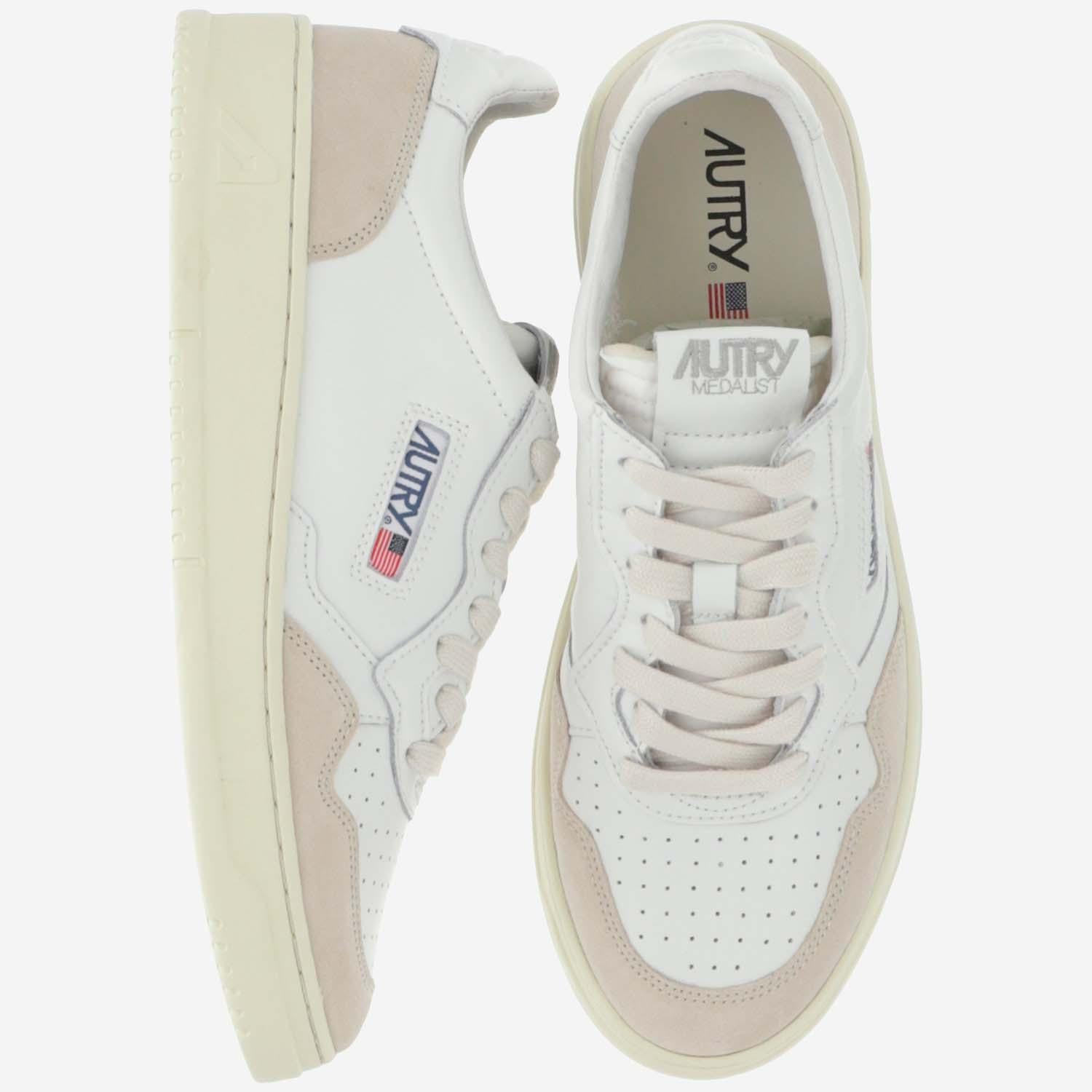 SNEAKERS MEDALIST LOW AULMLS33 LEATSUEDEWHITE AUTRY 