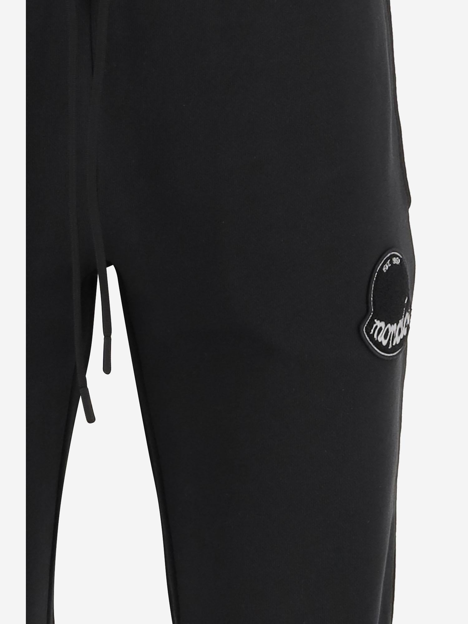 PANTALONI JOGGING IN COTONE CON LOGO 8H00005 89AZU998 MONCLER 