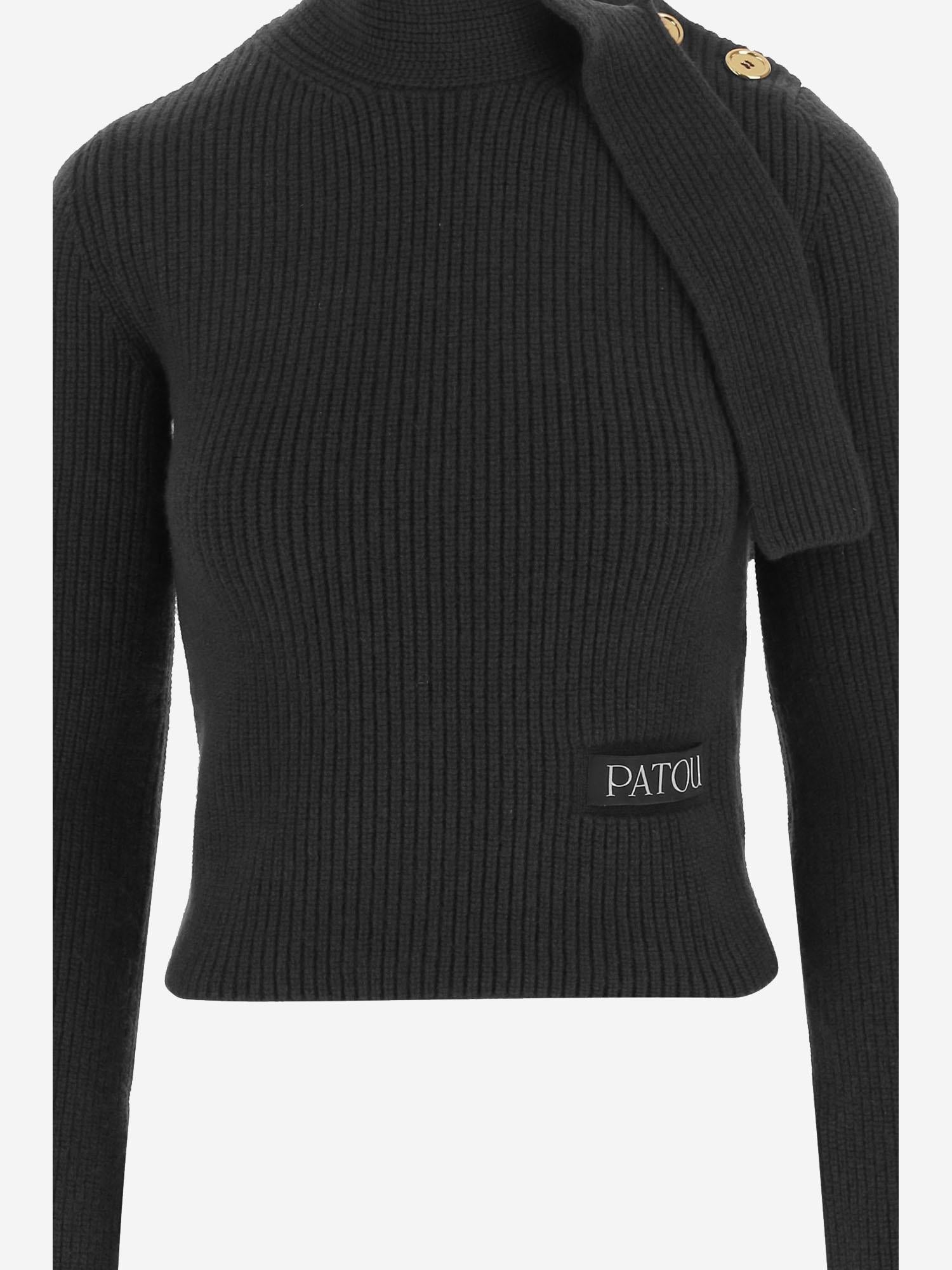 MAGLIONE CON COLLO A SCIARPA IN LANA E CASHMERE KN2638041 999B PATOU 