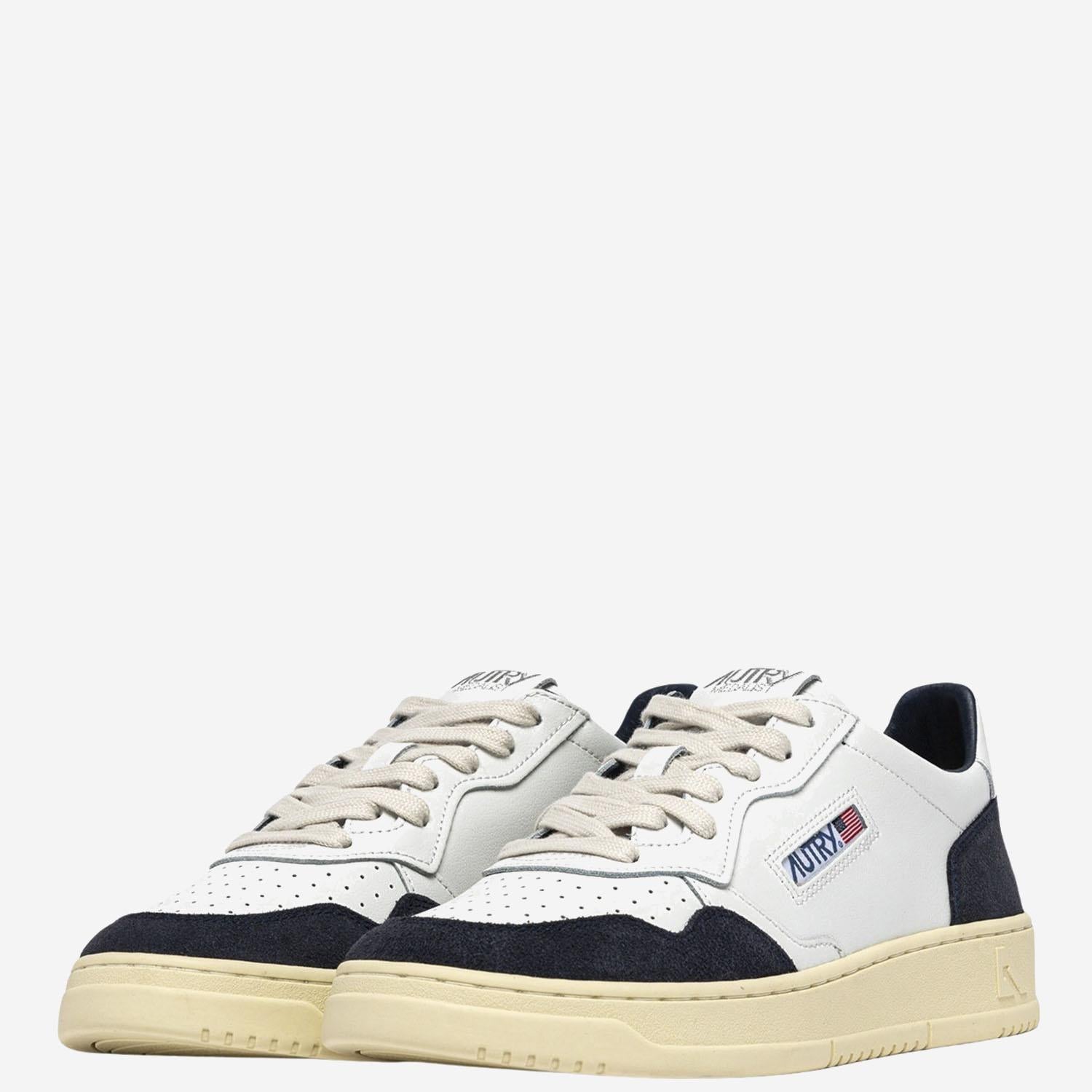 SNEAKERS MEDALIST LOW IN PELLE AULMFT07 SOFLEASUEWHTOCEAN AUTRY 
