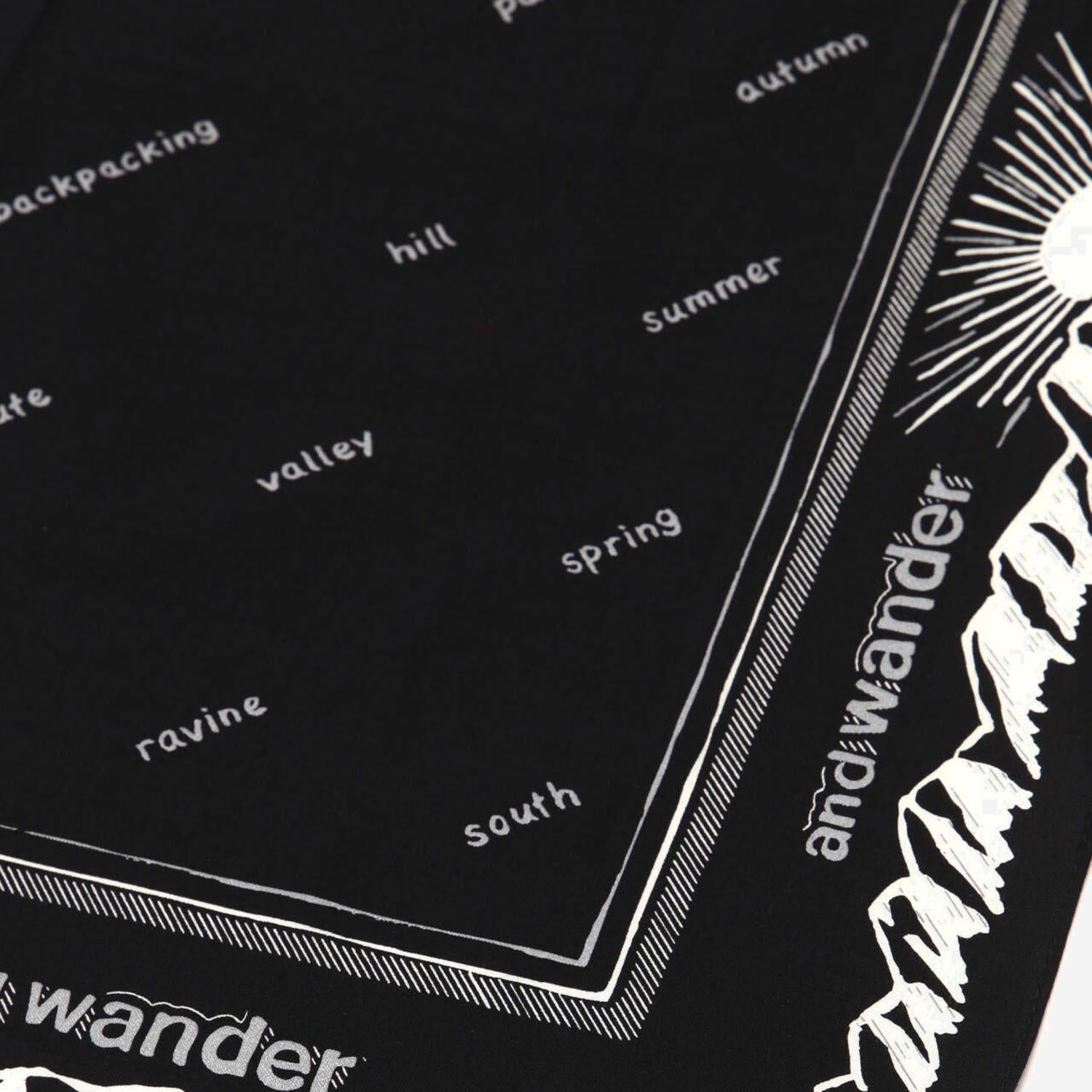 BANDANA IN COTONE CON STAMPA GRAFICA 5745987264 010 AND WANDER 