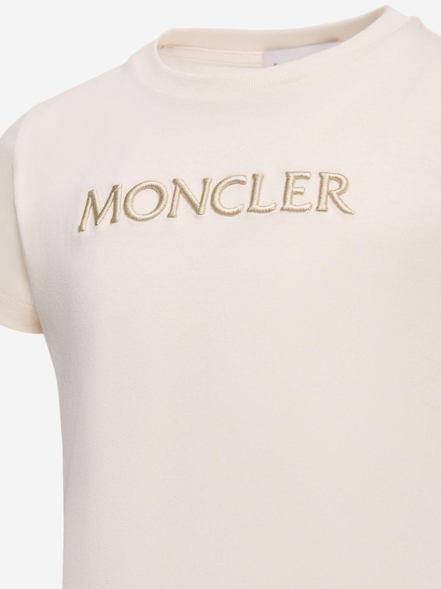 T-SHIRT IN COTONE CON LOGO 8C0000989AT9 050 MONCLER ENFANTS 