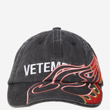 CAPPELLO DA BASEBALL CON RICAMO FIAMME UE54CA100B BLACK VETEMENTS 