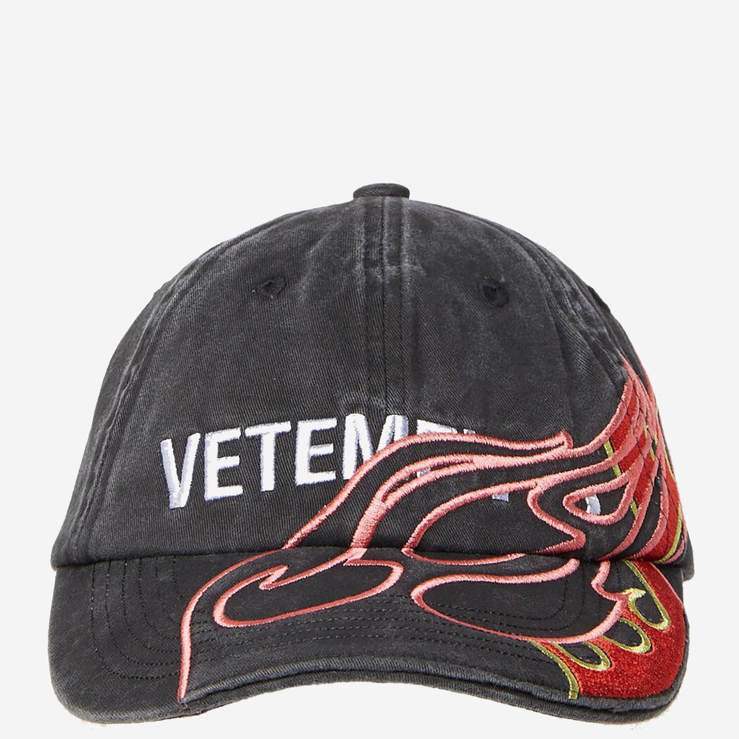 CAPPELLO DA BASEBALL CON RICAMO FIAMME UE54CA100B BLACK VETEMENTS 