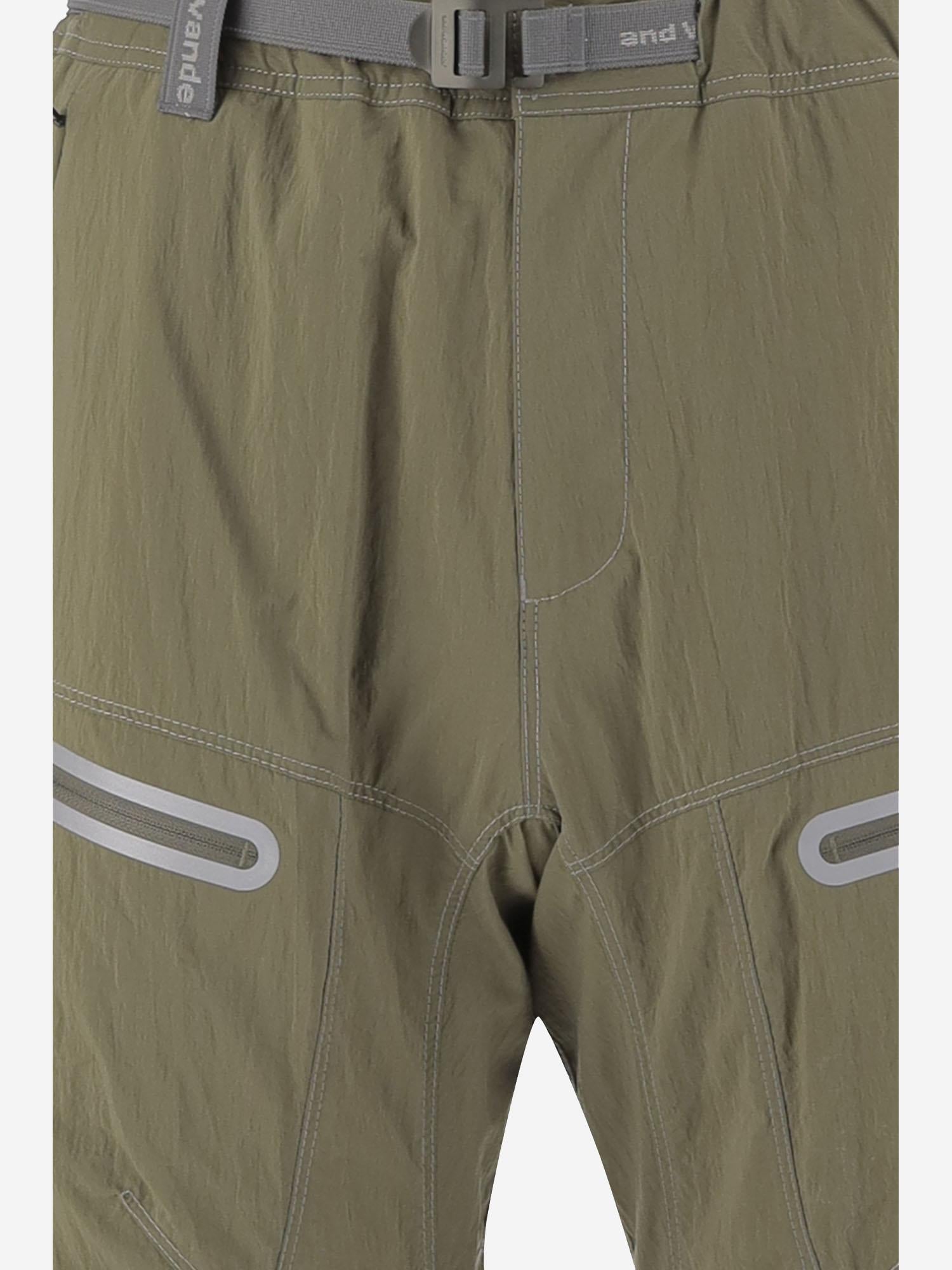 PANTALONI IN NYLON CON LOGO 5746152037 180 AND WANDER 