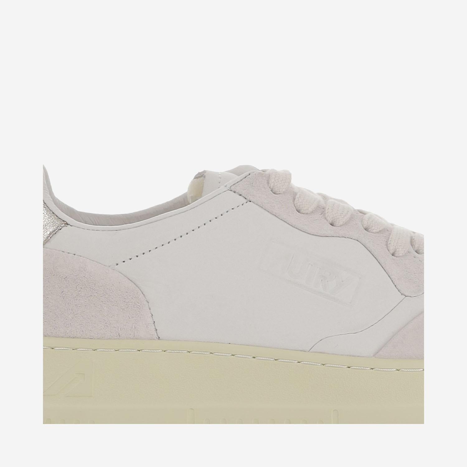 SNEAKERS MEDALIST LOW IN PELLE<BR/> AULWNU01 WHTWHT AUTRY 