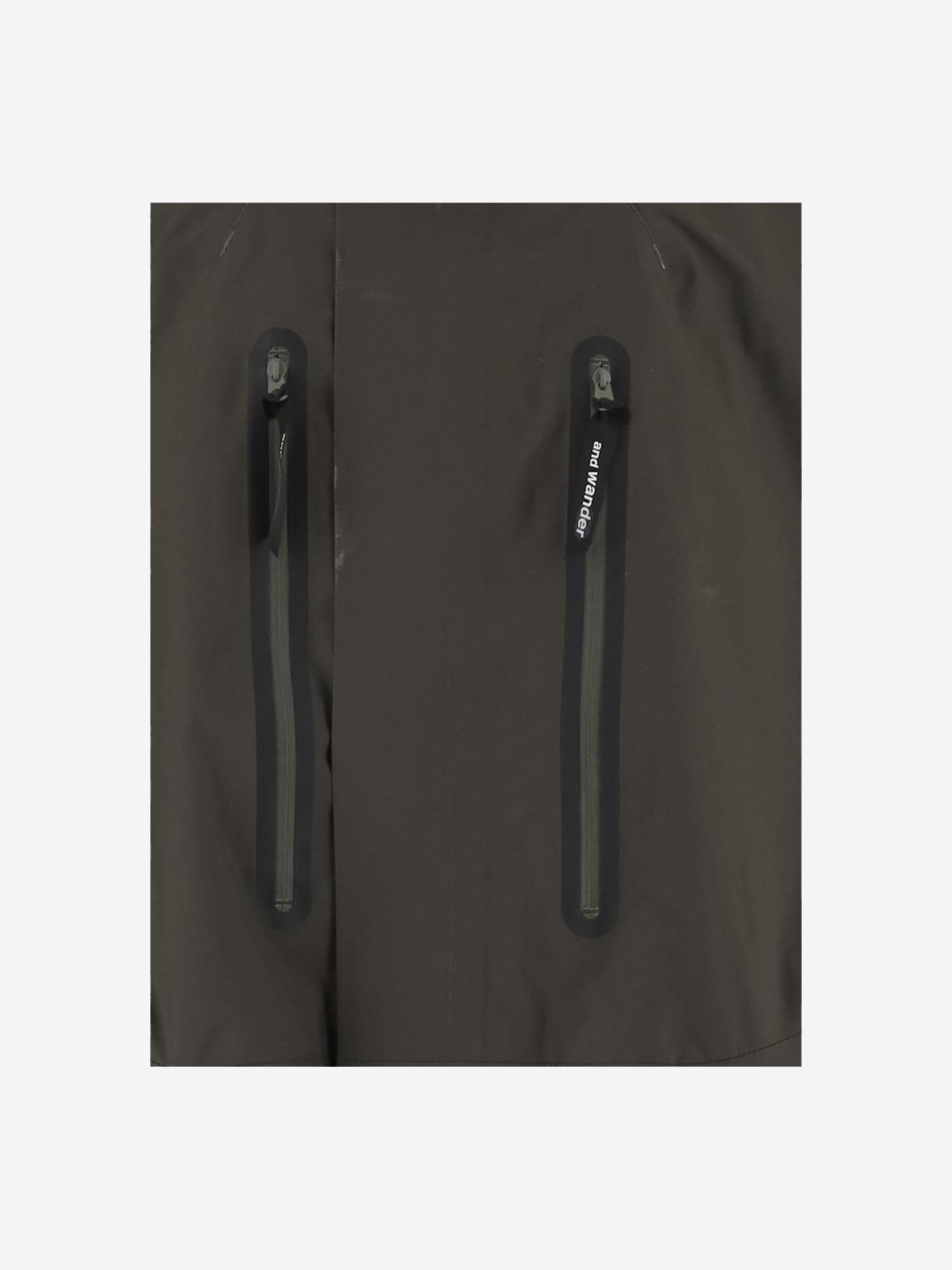 GIUBBOTTO TECNICO CON CAPPUCCIO E TASCHE MULTIPLE 5745211004 181 AND WANDER 