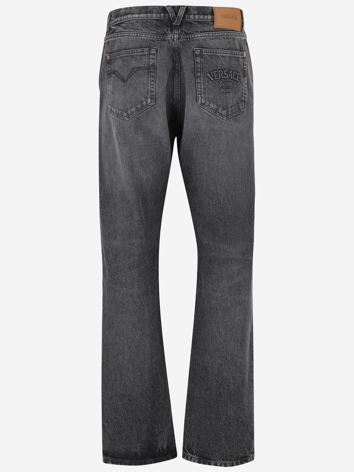JEANS IN DENIM DI COTONE CON LOGO 1018911 1A135971D810 VERSACE 