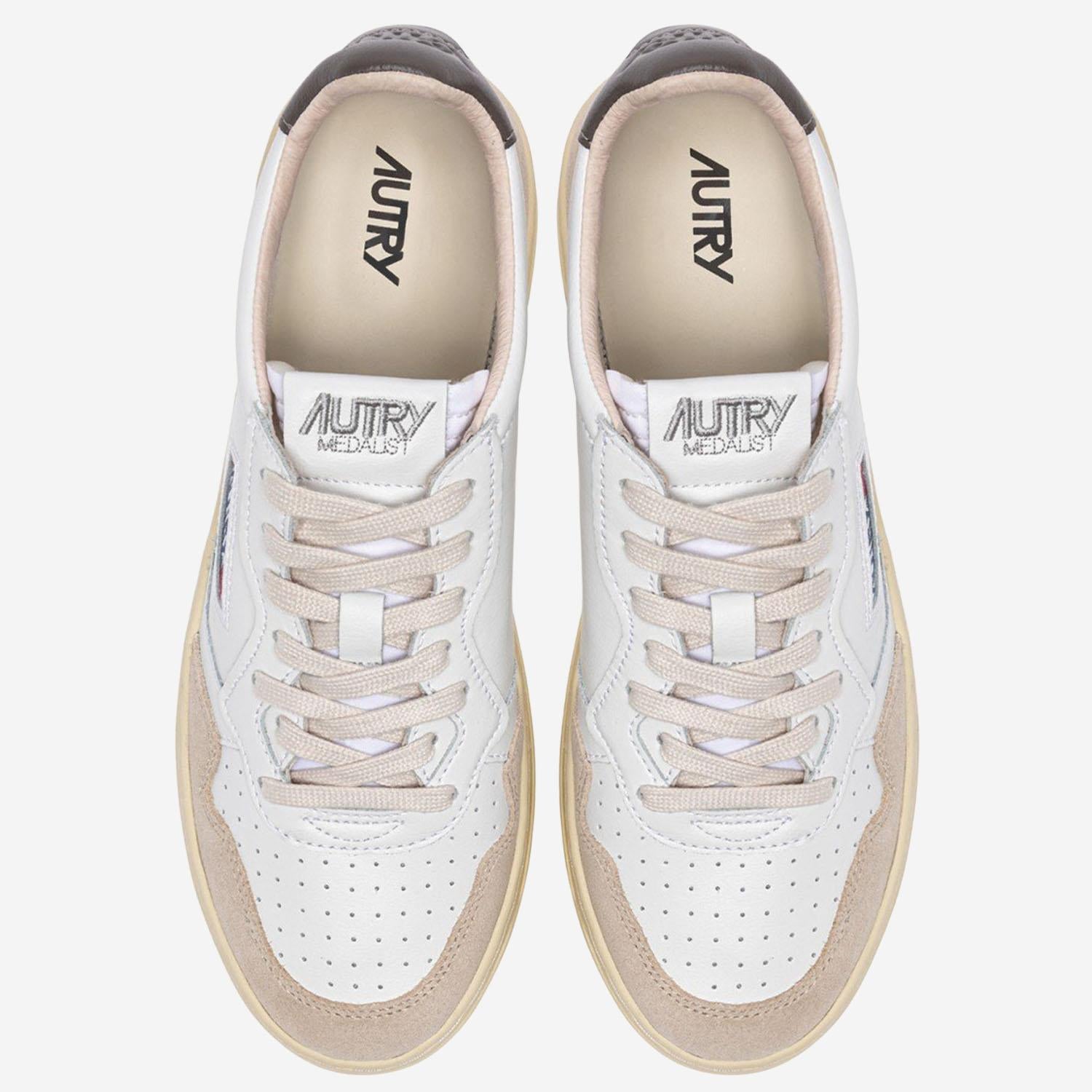 SNEAKERS MEDALIST LOW<BR/> AULMLS15 LEATSUEDEWHTTEAK AUTRY 