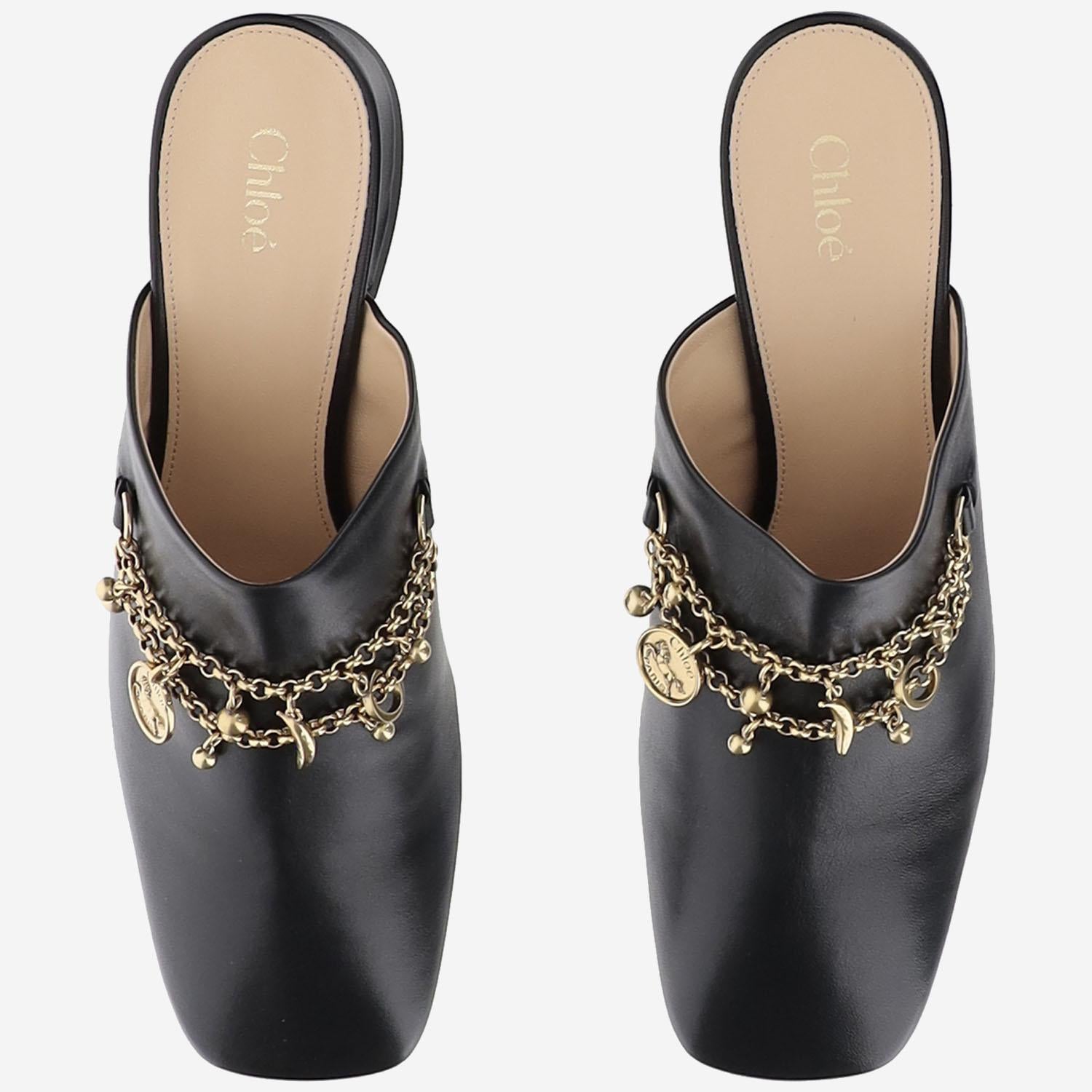 MULES IN PELLE CON CHARMS CHC25A11ERI 001 CHLOE 