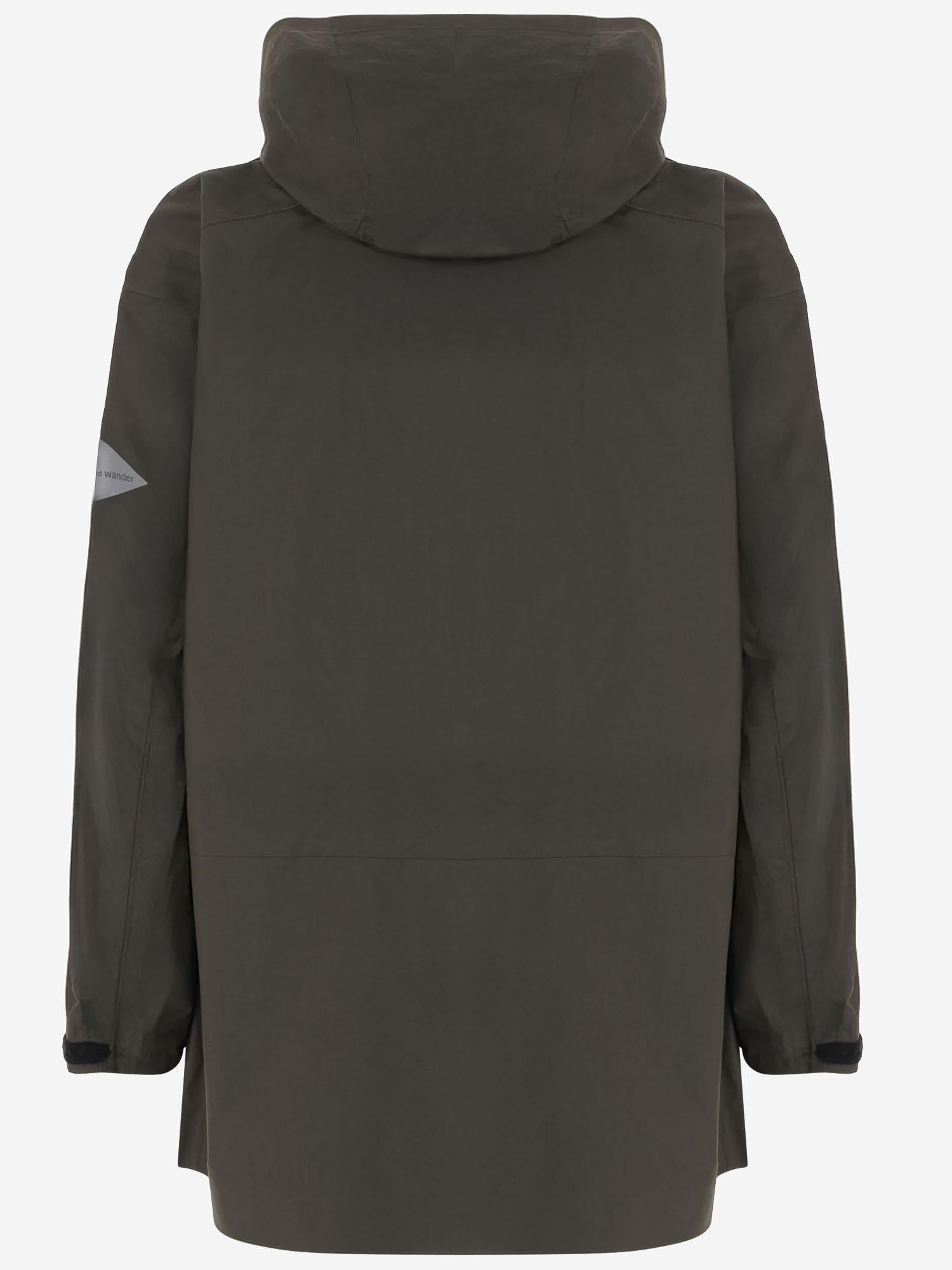 GIUBBOTTO TECNICO CON CAPPUCCIO E TASCHE MULTIPLE 5745211004 181 AND WANDER 