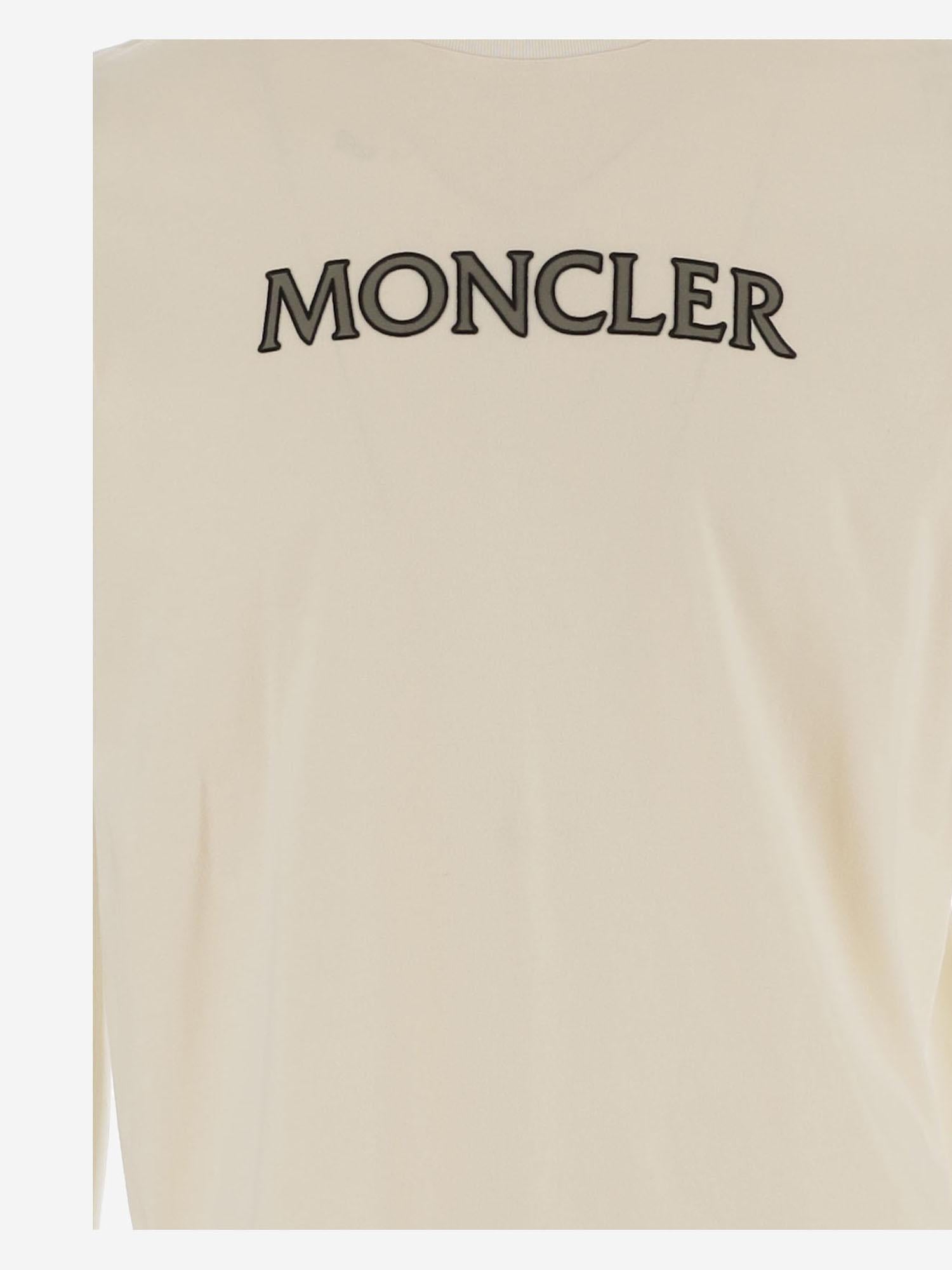 T-SHIRT IN COTONE CON STAMPA LOGO 8C00075 89B8U060 MONCLER 