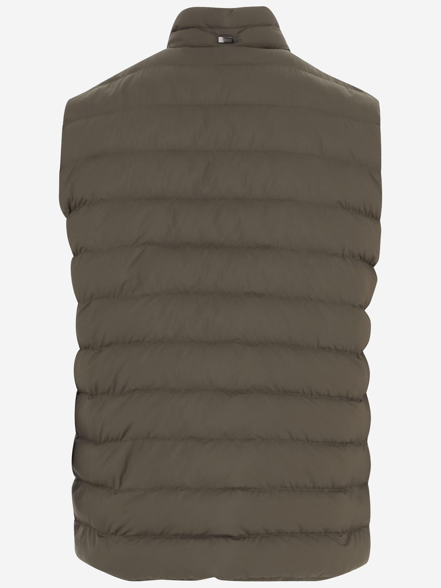 GILET IMBOTTITO IN NYLON PC0007ULE 12456Z7720 HERNO 
