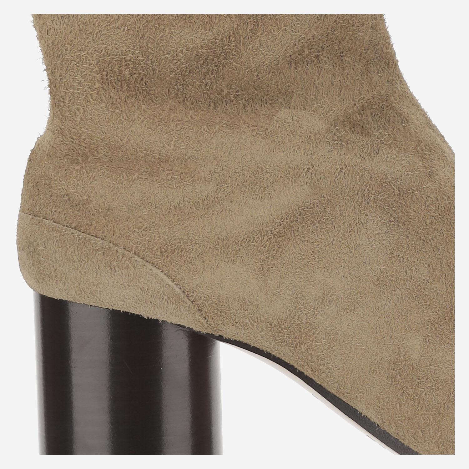 Stivaletti Tabi in pelle scamosciata S58WU0246 P8270T2077 MAISON MARGIELA 