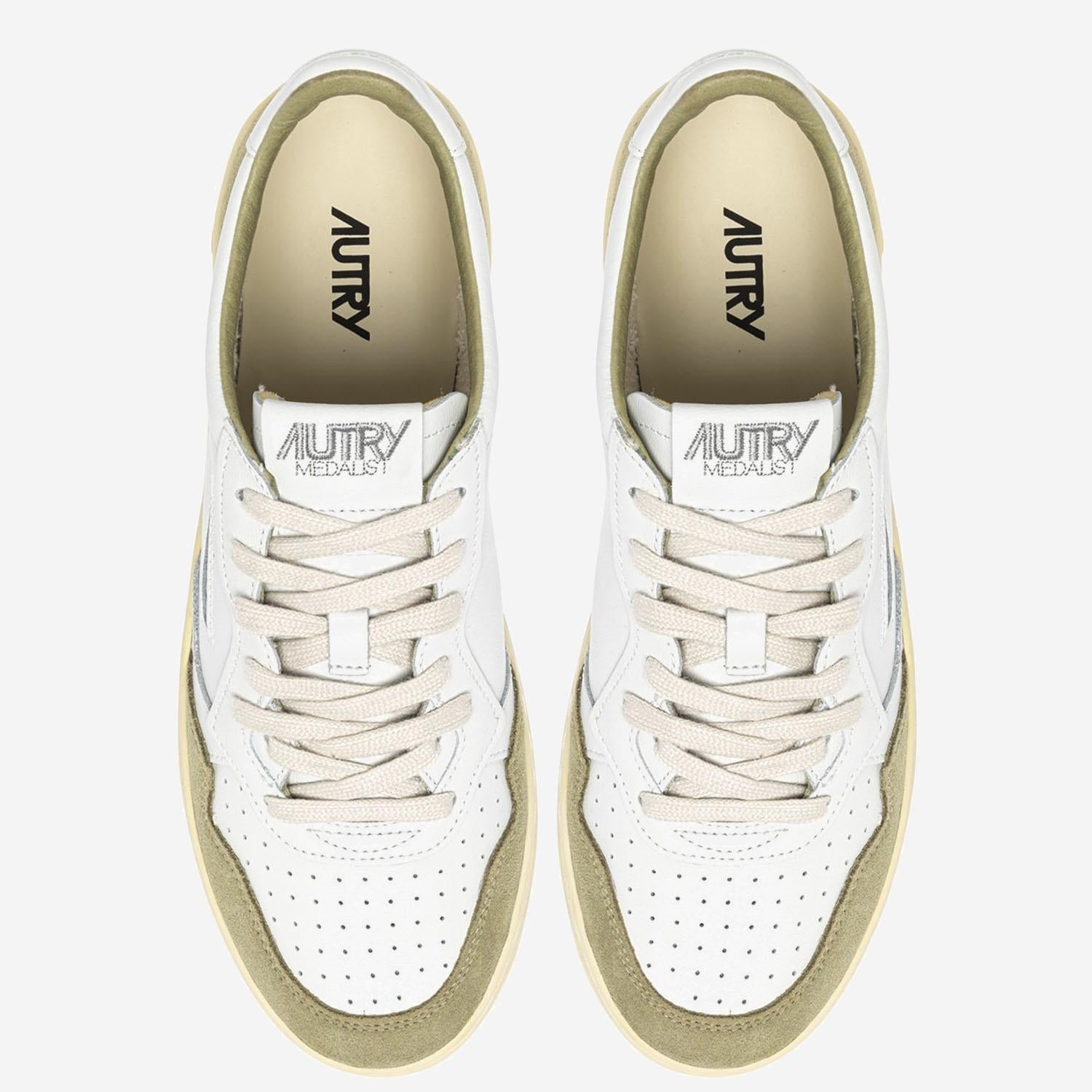 SNEAKERS MEDALIST LOW IN PELLE AULMFT06 SOFLEASUEWHTGREYGN AUTRY 