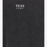 T-SHIRT IN COTONE CON STAMPA LOGO 1111LUCKBASICTEE BLACK 11:11 L.U.C.K. 