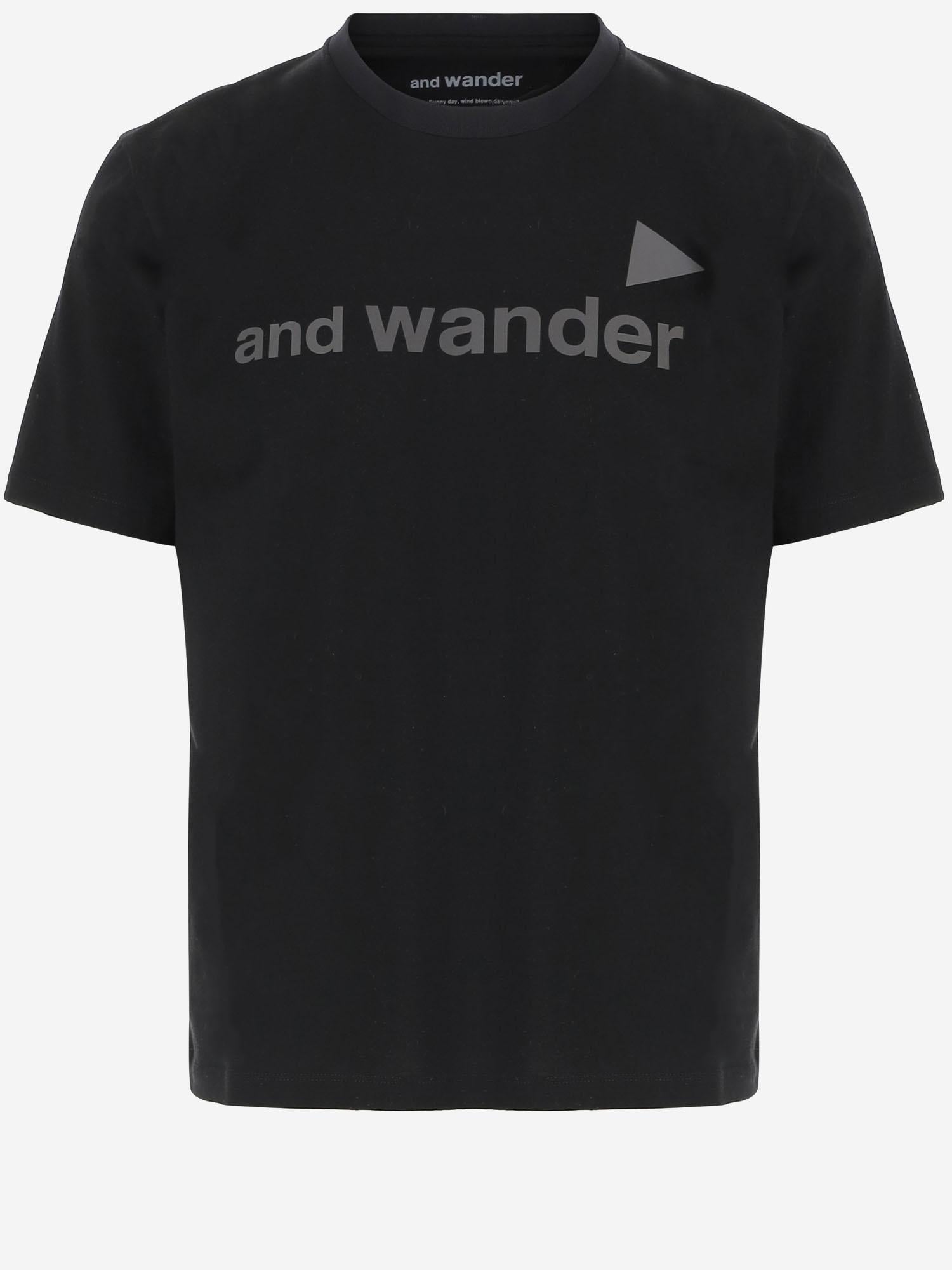 T-shirt in cotone con logo lettering 5746184074 010 AND WANDER 