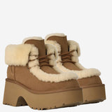 Stivali Classic Esmee Lace Up in pelle scamosciata 1171532 CHE UGG 