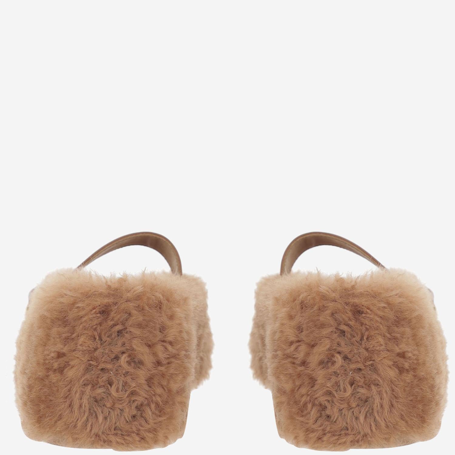 Ballerine ornamento Gancini in shearling 01K586 003CEDARBISCOTTO SALVATORE FERRAGAMO 