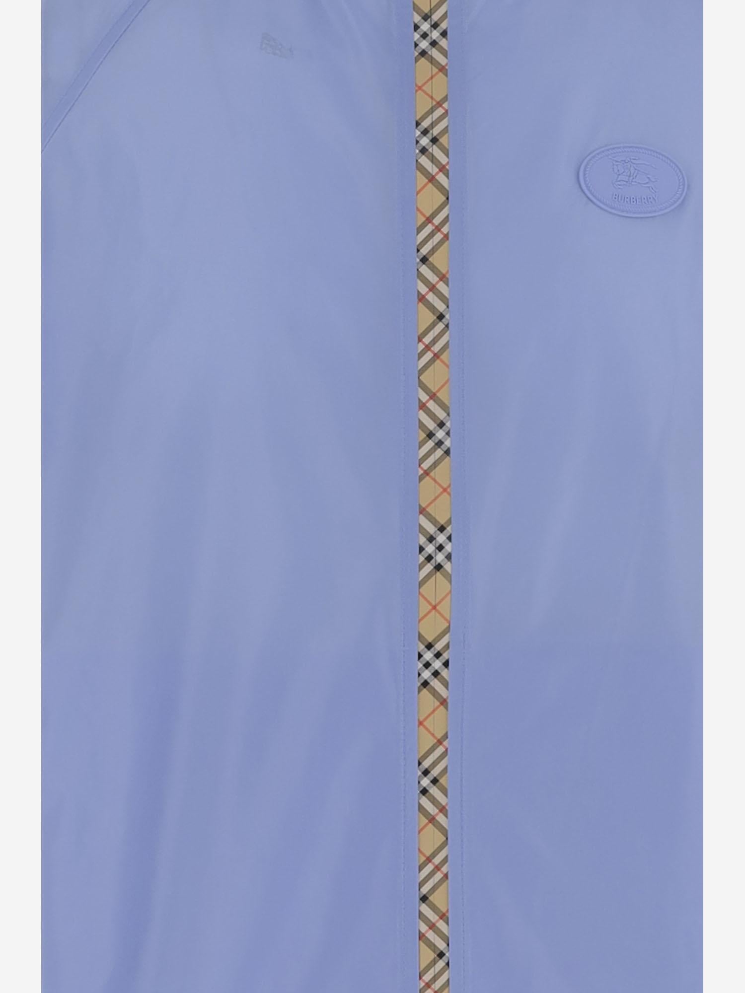 GIACCA CON CAPPUCCIO IN NYLON CON NASTRO CHECK 8122901 CORNFLOWERBLUE BURBERRY 