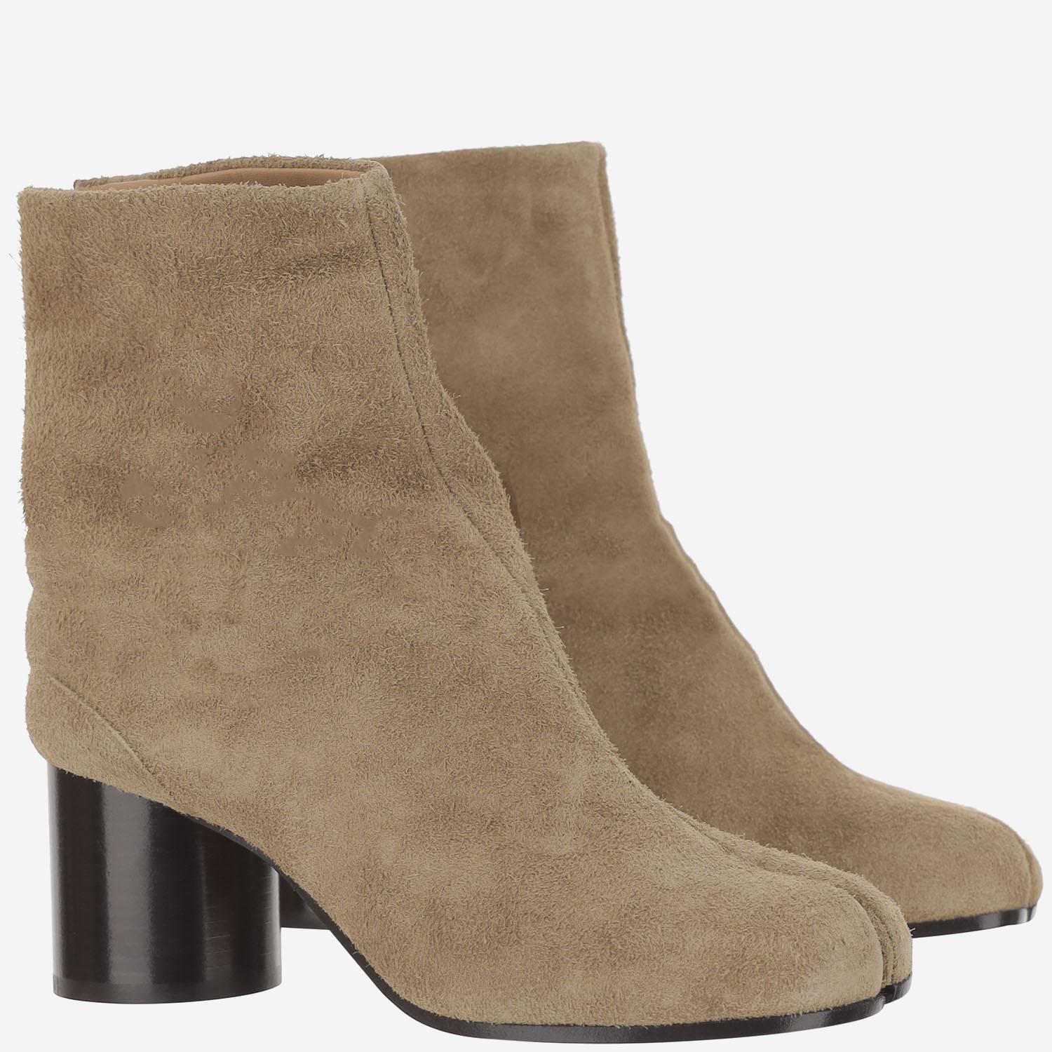 Stivaletti Tabi in pelle scamosciata S58WU0246 P8270T2077 MAISON MARGIELA 