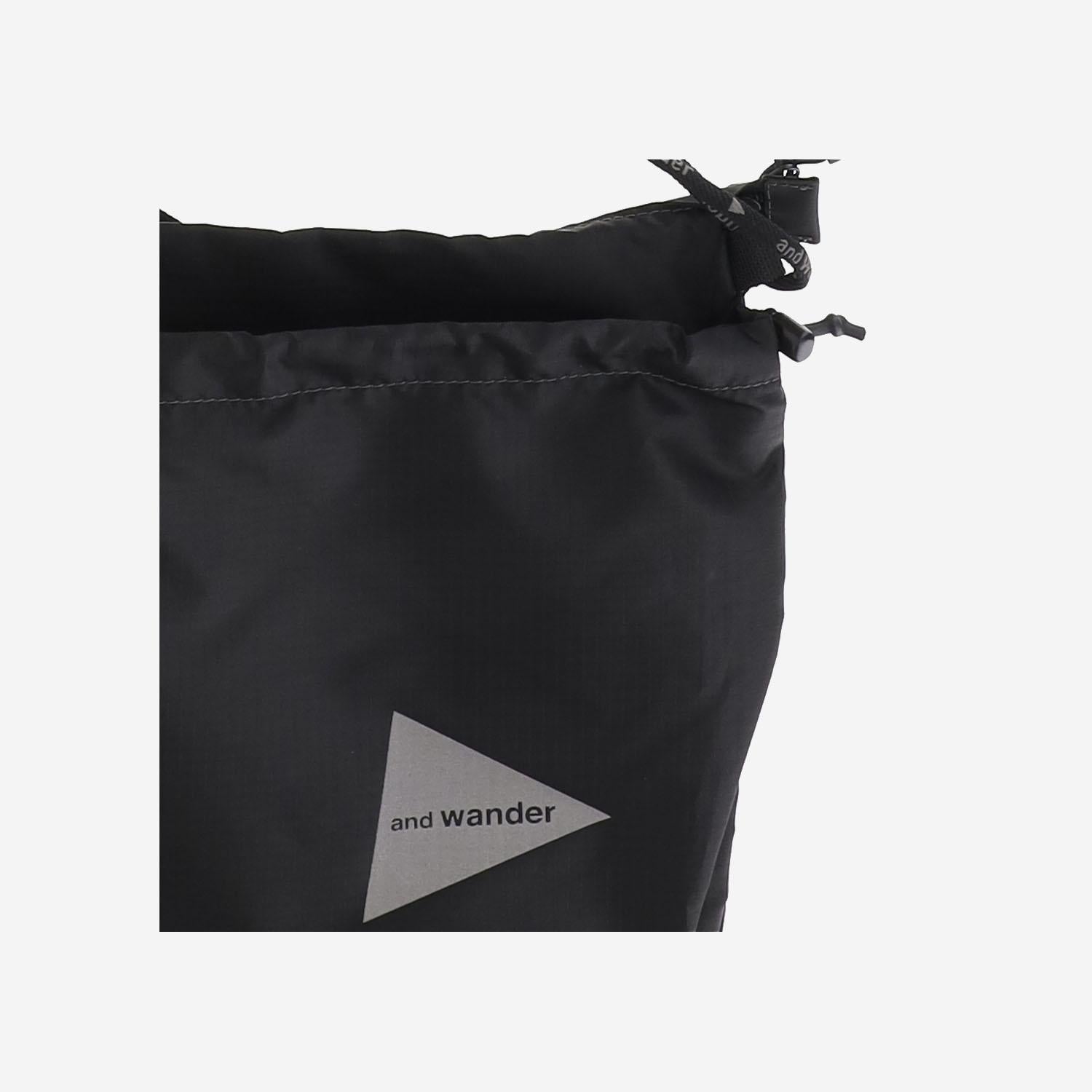 BORSA A TRACOLLA IN NYLON CON LOGO 5746985151 010 AND WANDER 