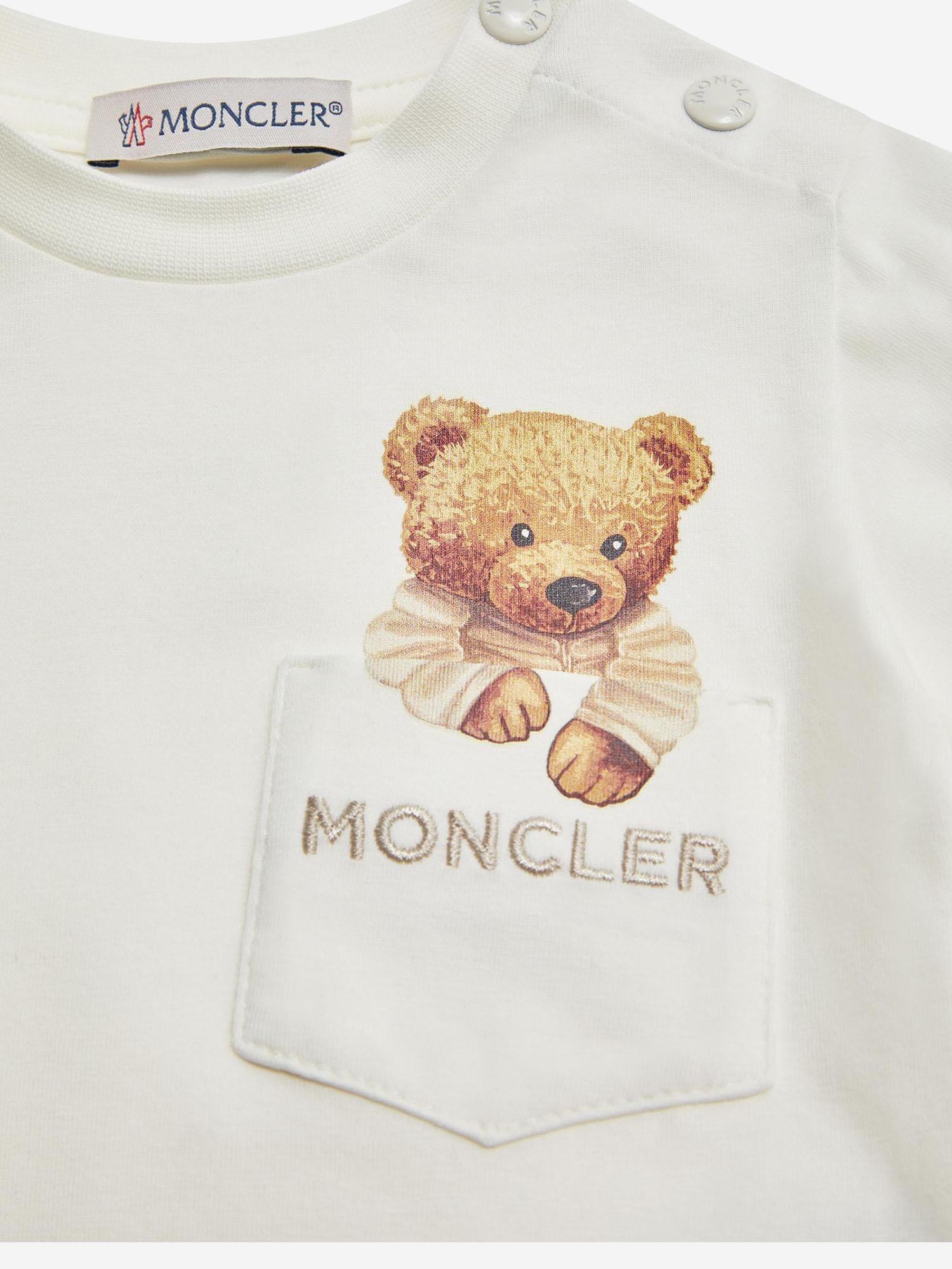 T-SHIRT A MANICHE LUNGHE IN COTONE STRETCH CON MOTIVO TEDDY BEAR 8D0000589AUM 034 MONCLER ENFANTS 