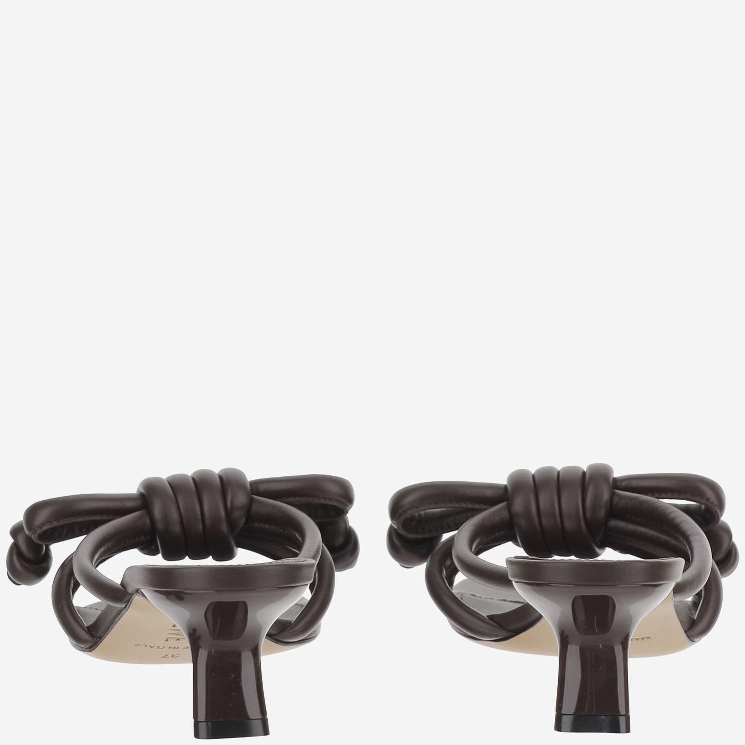 Sandali con nodo Flamenco in pelle LLSP465X10 0018 LOEWE 