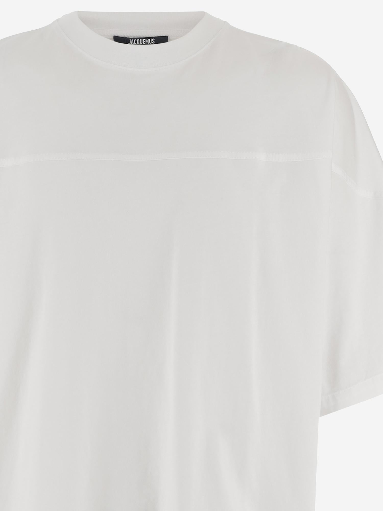 T-SHIRT IN COTONE CON LOGO POSTERIORE TSM00610AJ00029 1NV JACQUEMUS 