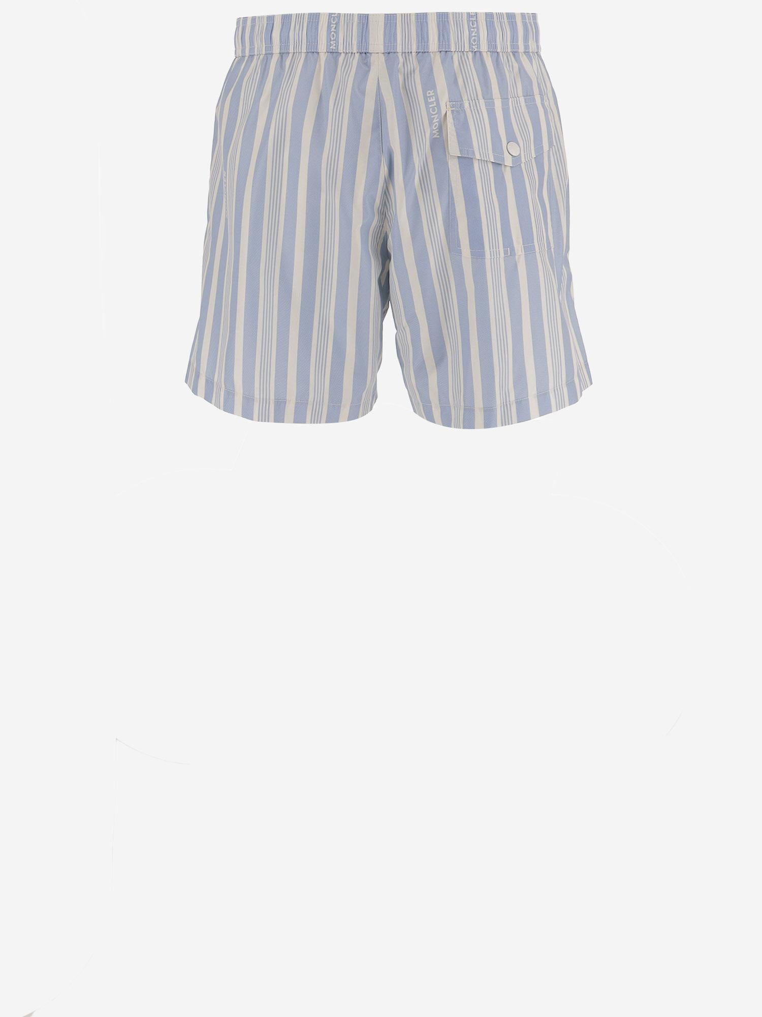 SHORTS DA BAGNO CON MOTIVO A RIGHE 2C00010 M9788S70 MONCLER 